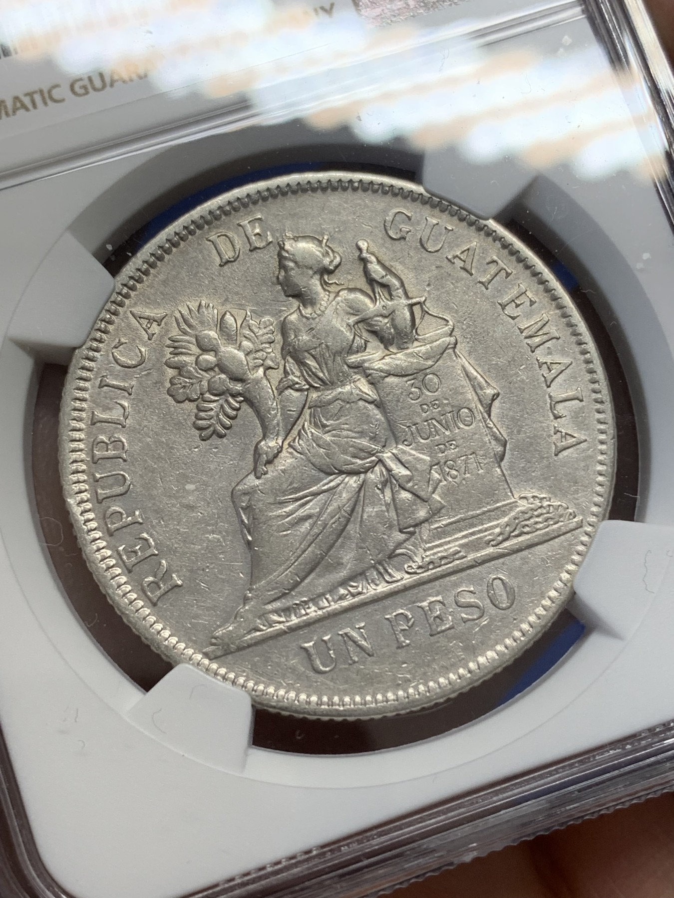 《竞宝斋》第218场-周日，周一 2场 (全场包邮) NGC-XF45 危地马拉 1894年 1比索 银币 中南美大热品种 设计精美