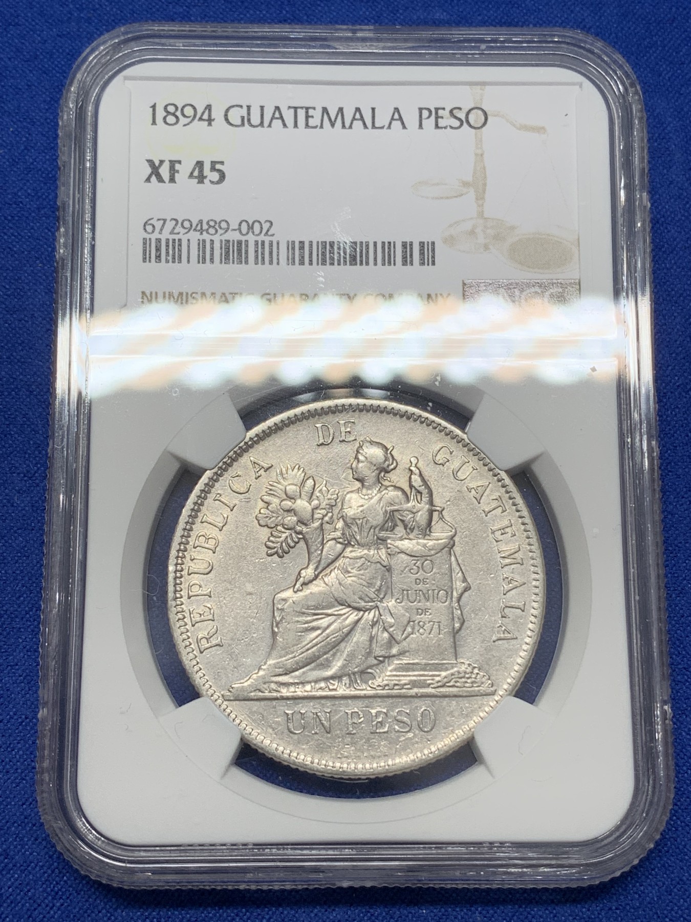 《竞宝斋》第218场-周日，周一 2场 (全场包邮) NGC-XF45 危地马拉 1894年 1比索 银币 中南美大热品种 设计精美