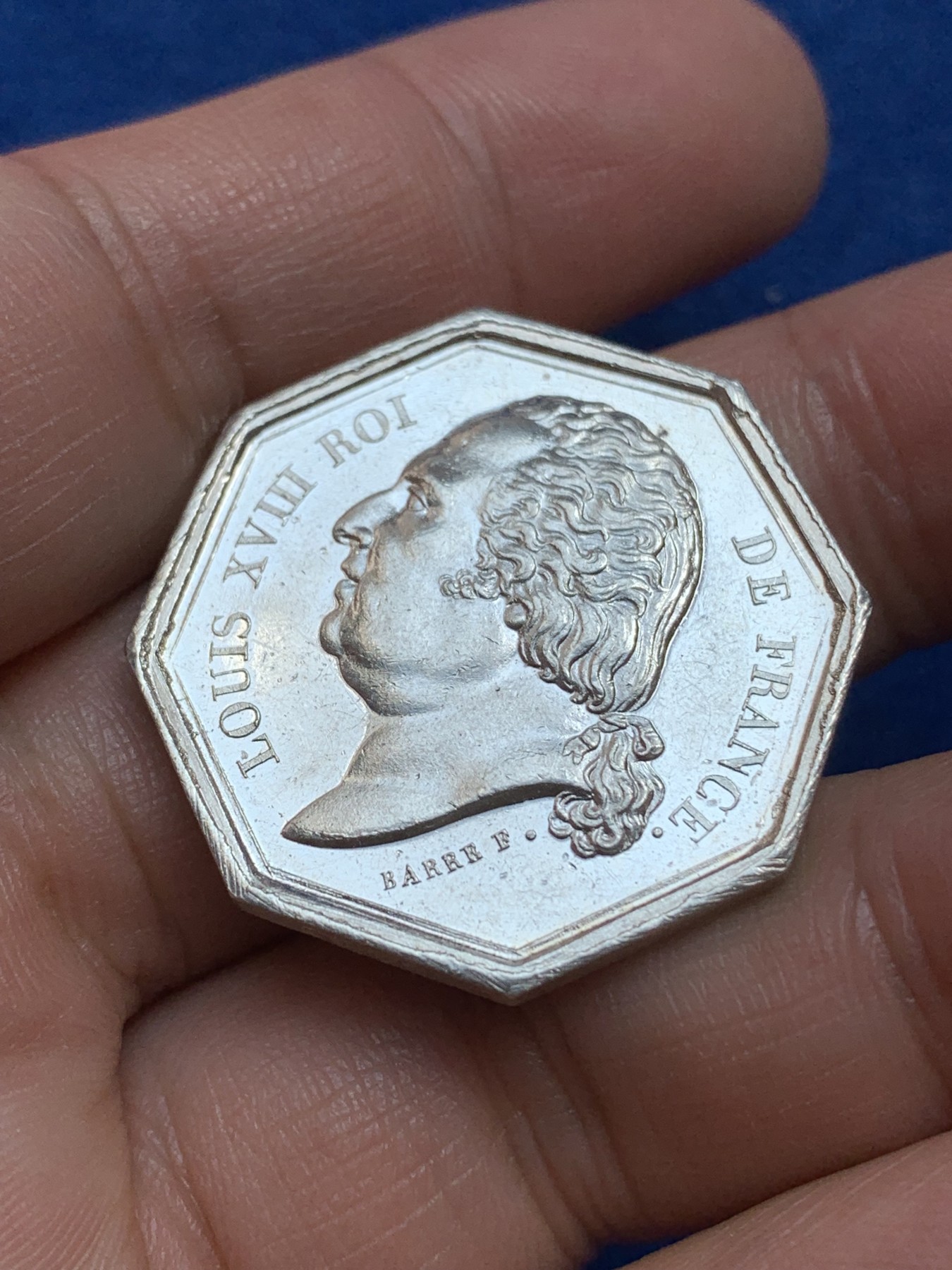 《竞宝斋》第218场-周日，周一 2场 (全场包邮) 法国1845-1860路易十八火灾保险银质八角代币 对角33mm 13.9g unc 边铭复打 手指A