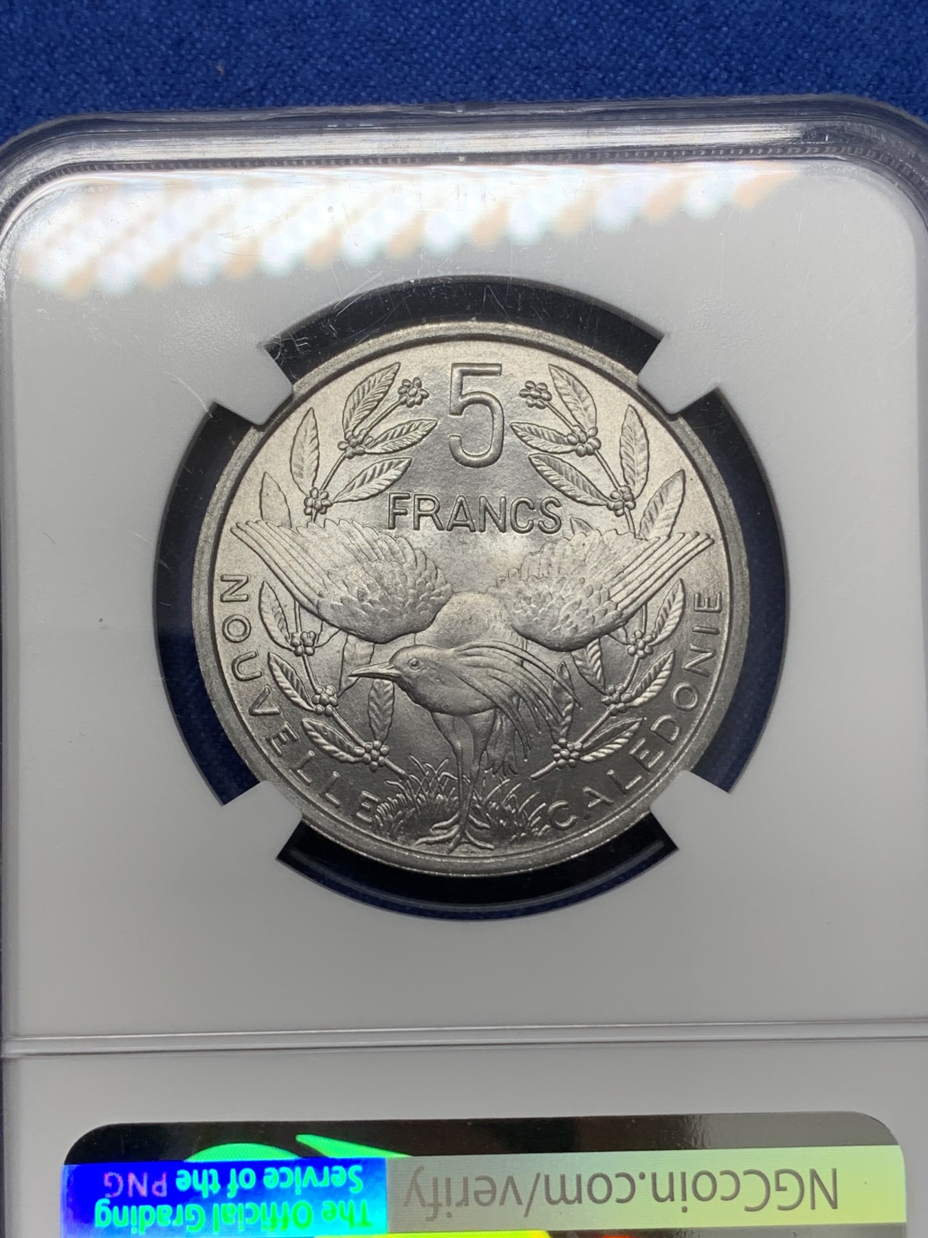 《竞宝斋》第218场-周日，周一 2场 (全场包邮) NGC-MS65 亚军分 法属新喀里多尼亚1952年5法郎大铝币，火炬女神+天堂鸟，双面设计亮眼。大尺寸铝币，65顶级品质，更高分仅2枚。