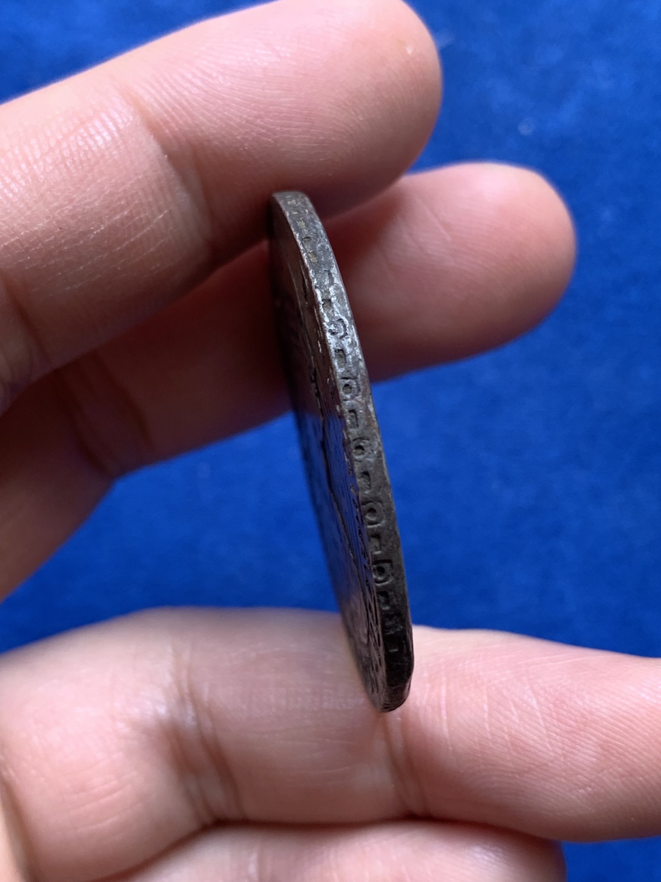 《竞宝斋》第218场-周日，周一 2场 (全场包邮) 秘鲁 1808 卡四 双柱大银币 双面深打 带墨印 背面有小戳 细节见图