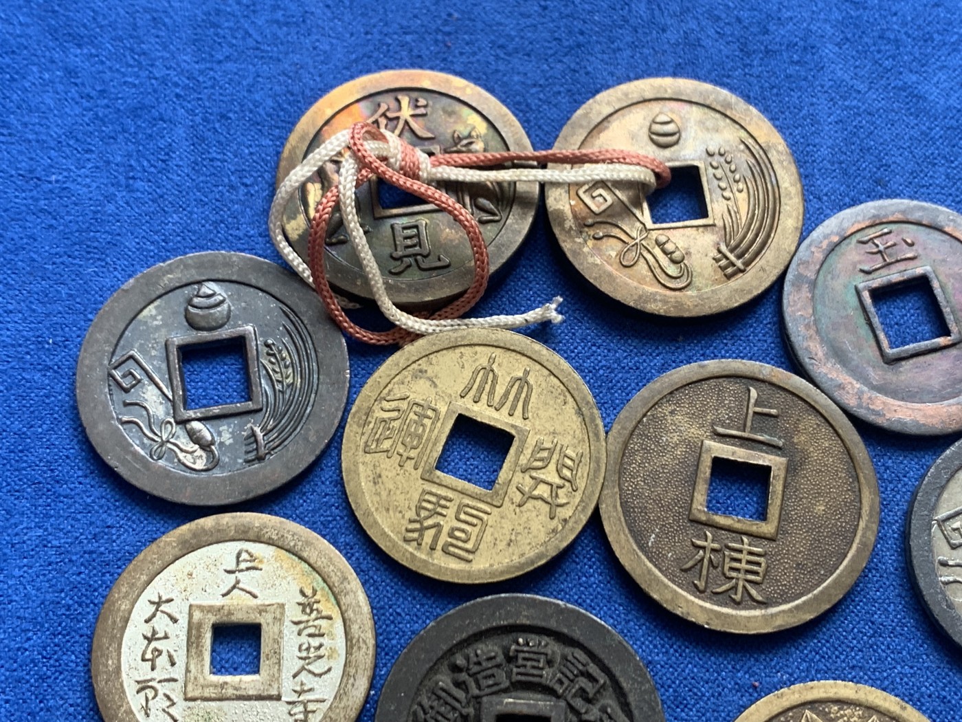 《竞宝斋》第218场-周日，周一 2场 (全场包邮) 日本机制花钱，寺庙祈福钱，上栋钱20枚一组，个别镀银，样式丰富，含少见戏密机制花钱