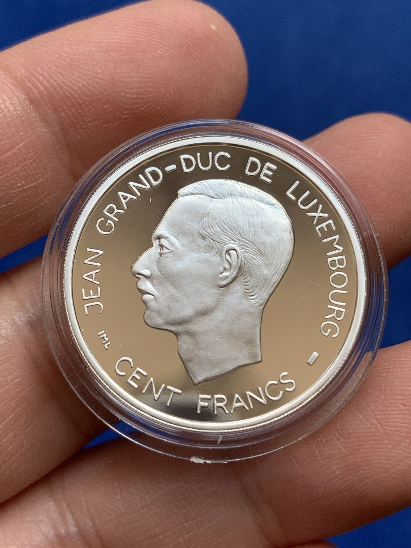 《竞宝斋》第218场-周日，周一 2场 (全场包邮) 卢森堡1995年纪念联合国成立50周年100法郎银币 925银 15.98g 28.40mm