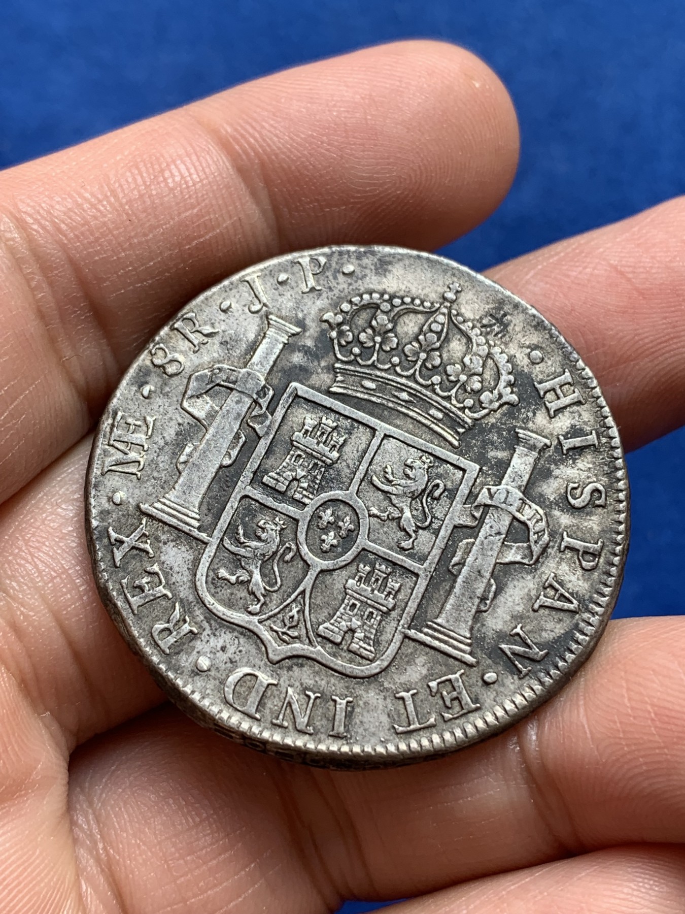 《竞宝斋》第218场-周日，周一 2场 (全场包邮) 秘鲁 1808 卡四 双柱大银币 双面深打 带墨印 背面有小戳 细节见图