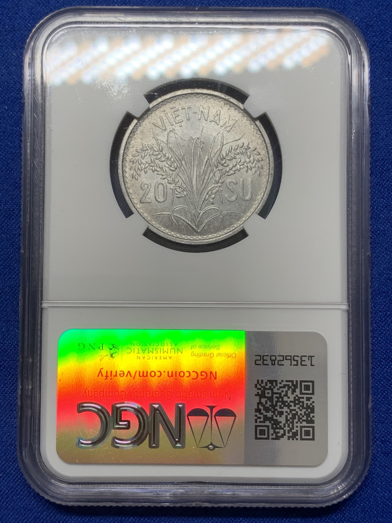 《竞宝斋》第218场-周日，周一 2场 (全场包邮) NGC MS63 越南1953三美女20苏铝币