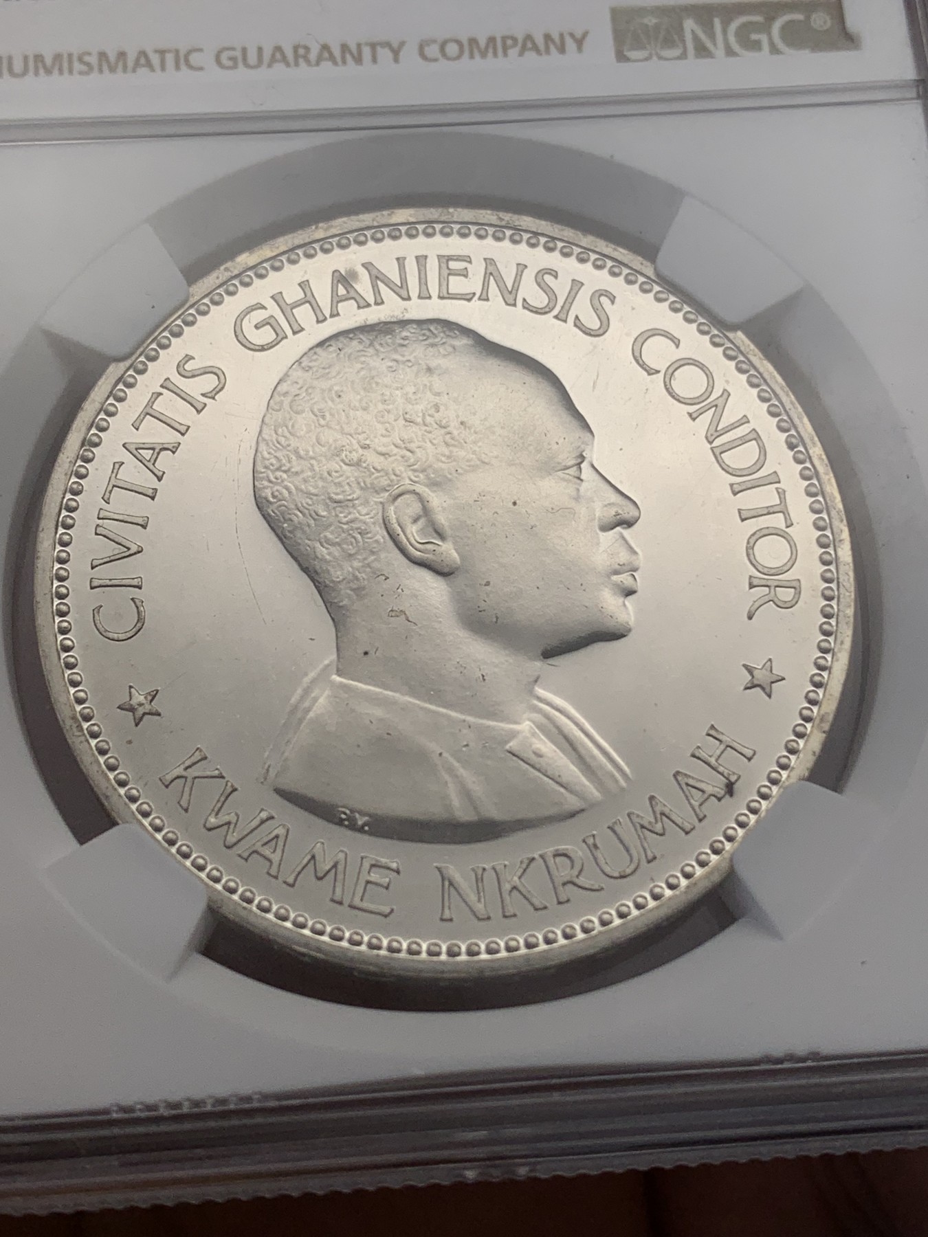 《竞宝斋》第218场-周日，周一 2场 (全场包邮) NGC-PF65 1958年加纳独立10先令大五星精制纪念银币，直径38mm，重28.28克，925银，发行量32691枚。镜面状态精制币，状态极佳，获得更高评分的数目6枚。