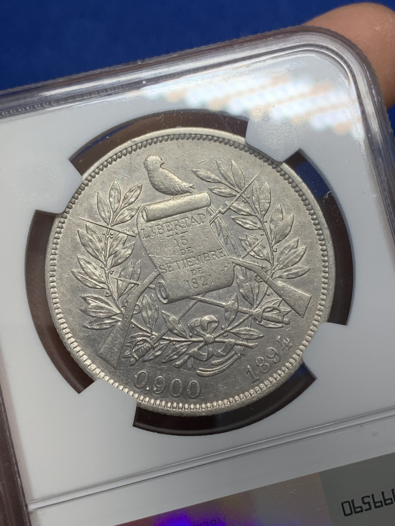 《竞宝斋》第218场-周日，周一 2场 (全场包邮) NGC-XF45 危地马拉 1894年 1比索 银币 中南美大热品种 设计精美