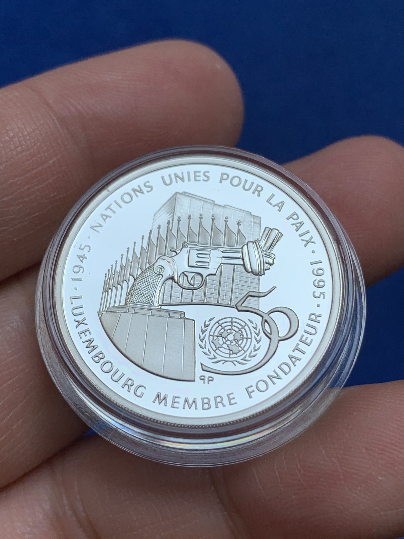 《竞宝斋》第218场-周日，周一 2场 (全场包邮) 卢森堡1995年纪念联合国成立50周年100法郎银币 925银 15.98g 28.40mm