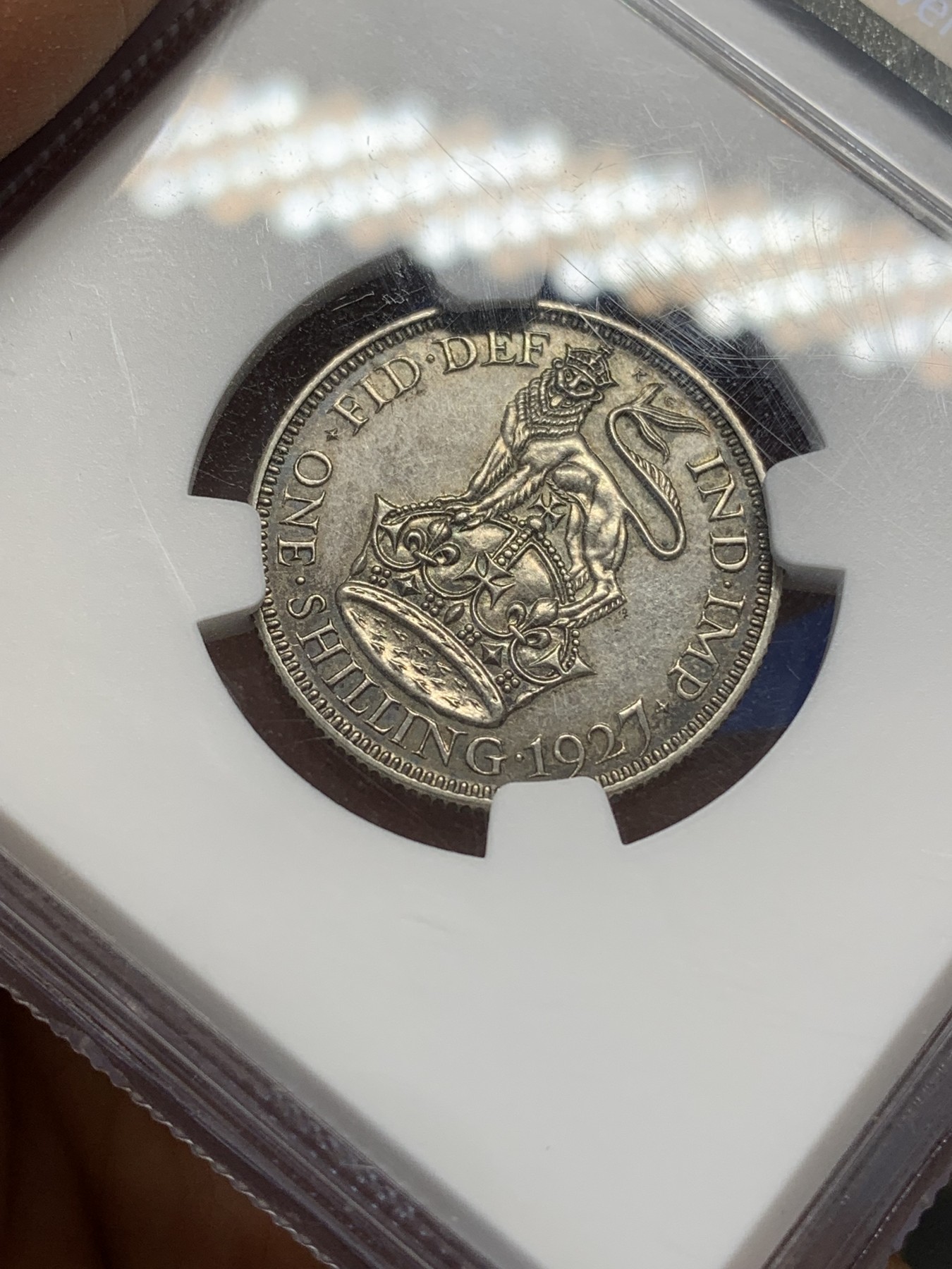 《竞宝斋》第218场-周日，周一 2场 (全场包邮) NGC-PF62 英国 1927年 乔治五世 精制 站狮 1先令银币 深色环彩