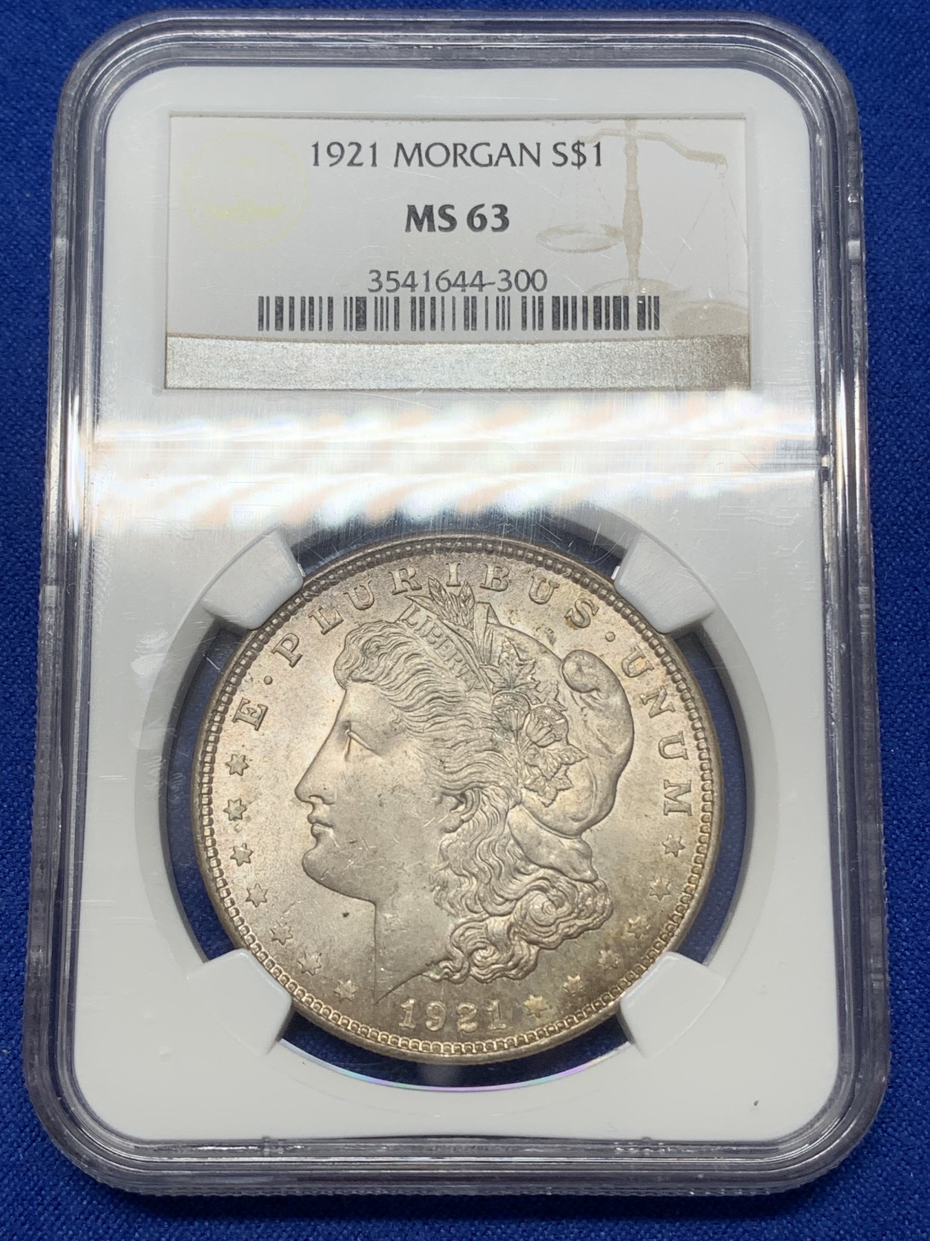 《竞宝斋》第218场-周日，周一 2场 (全场包邮) NGC-MS63 美国1921年摩根银币，原汁原味百年老包浆，包浆醇厚，状态极佳。