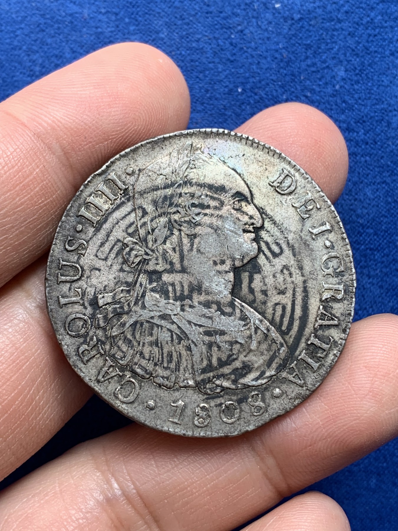 《竞宝斋》第218场-周日，周一 2场 (全场包邮) 秘鲁 1808 卡四 双柱大银币 双面深打 带墨印 背面有小戳 细节见图