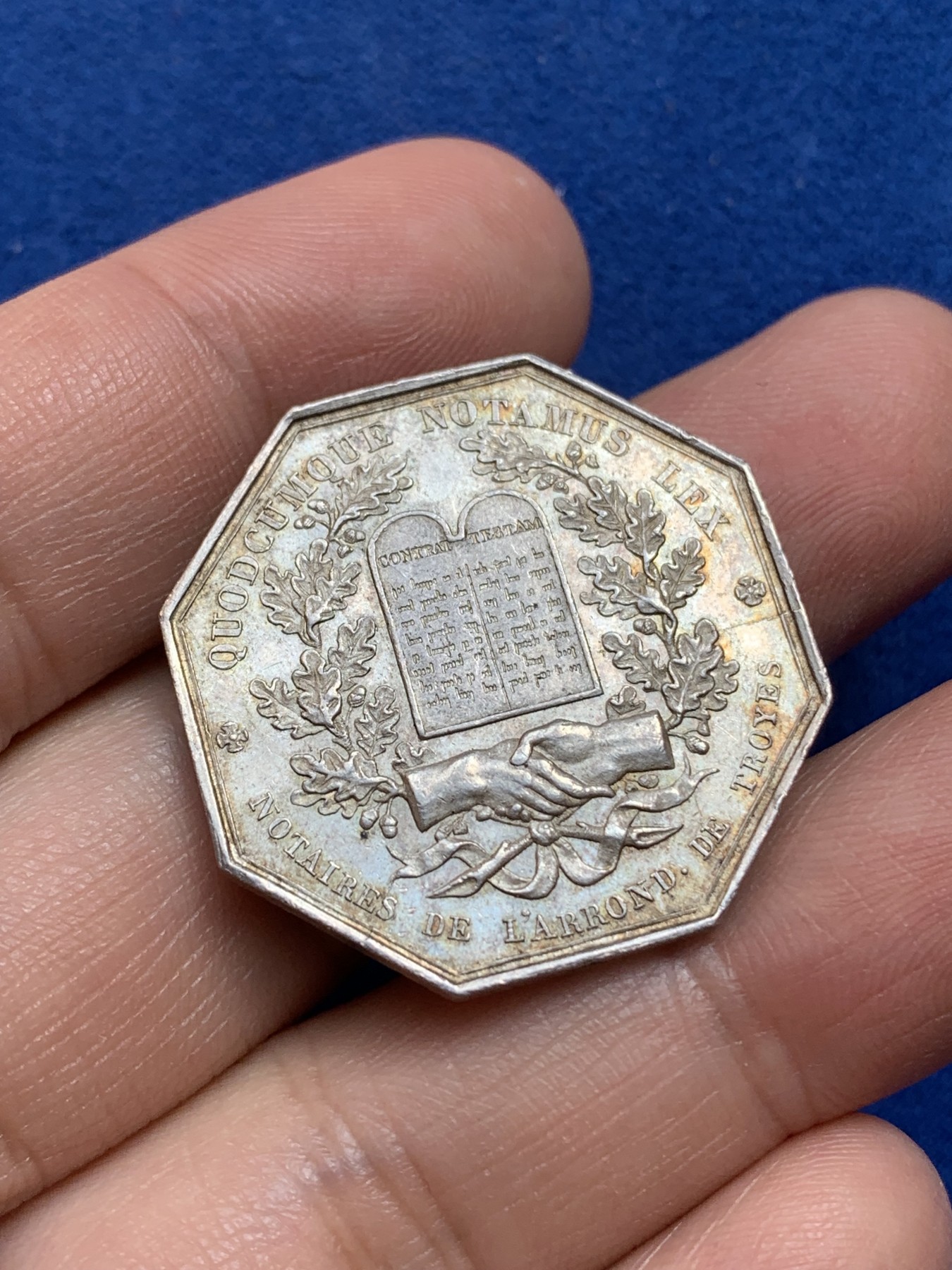 《竞宝斋》第218场-周日，周一 2场 (全场包邮) 法国1832-1841特鲁瓦地区公证银质八角代币 （稀少）对角32.8mm 13.3g 早期边铭油灯 原味包浆带彩