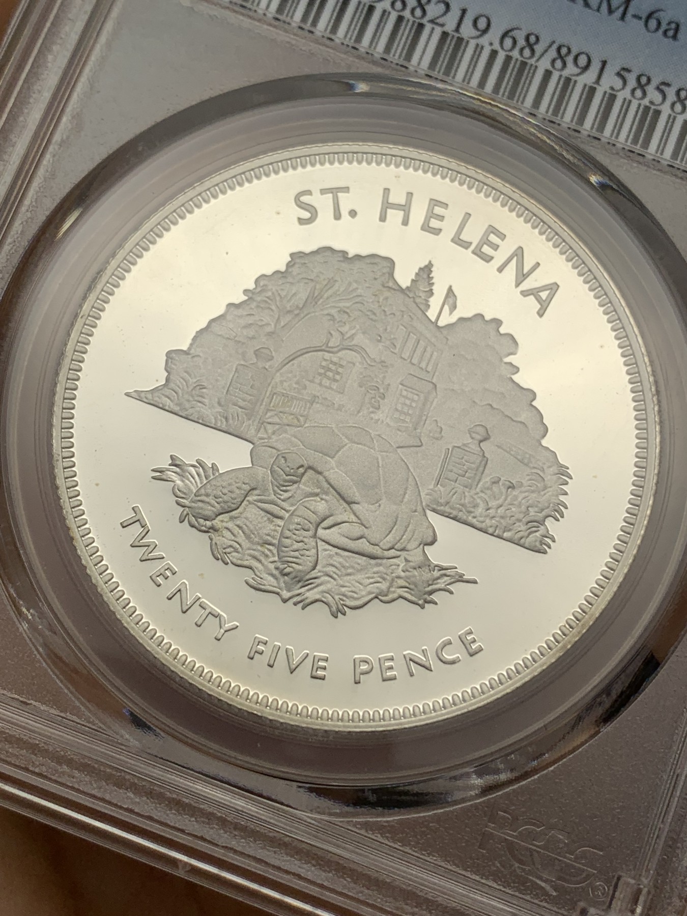 《竞宝斋》第218场-周日，周一 2场 (全场包邮) PCGS PR68 圣赫勒拿1977女王登基 25周年市政厅与陆龟25便士精制银币