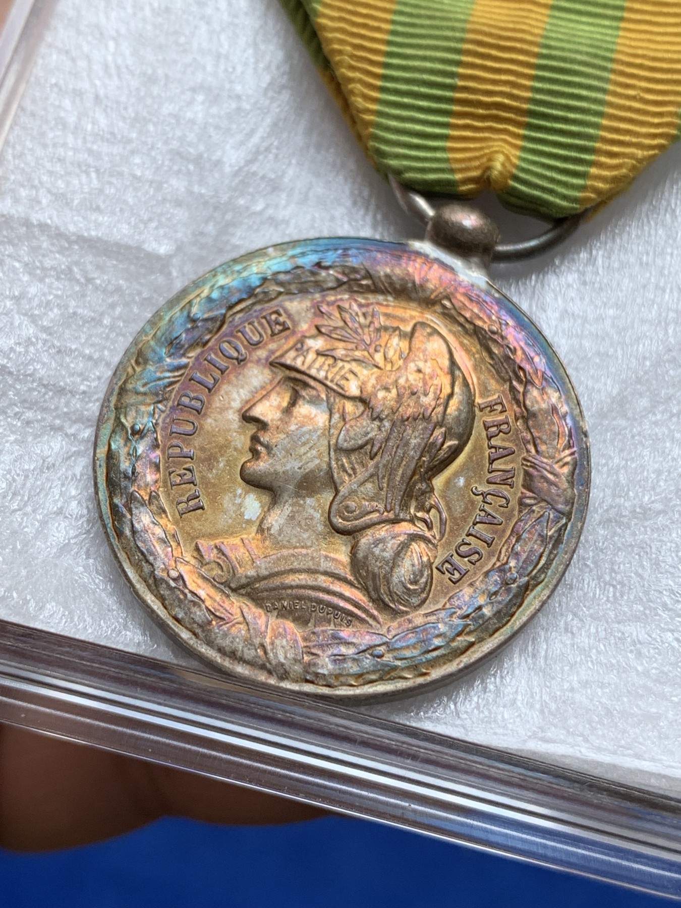 《竞宝斋》第218场-周日，周一 2场 (全场包邮) 法国 1885年 法国远征东京【中法战争】银制奖章 六地名版 镜面五彩包浆