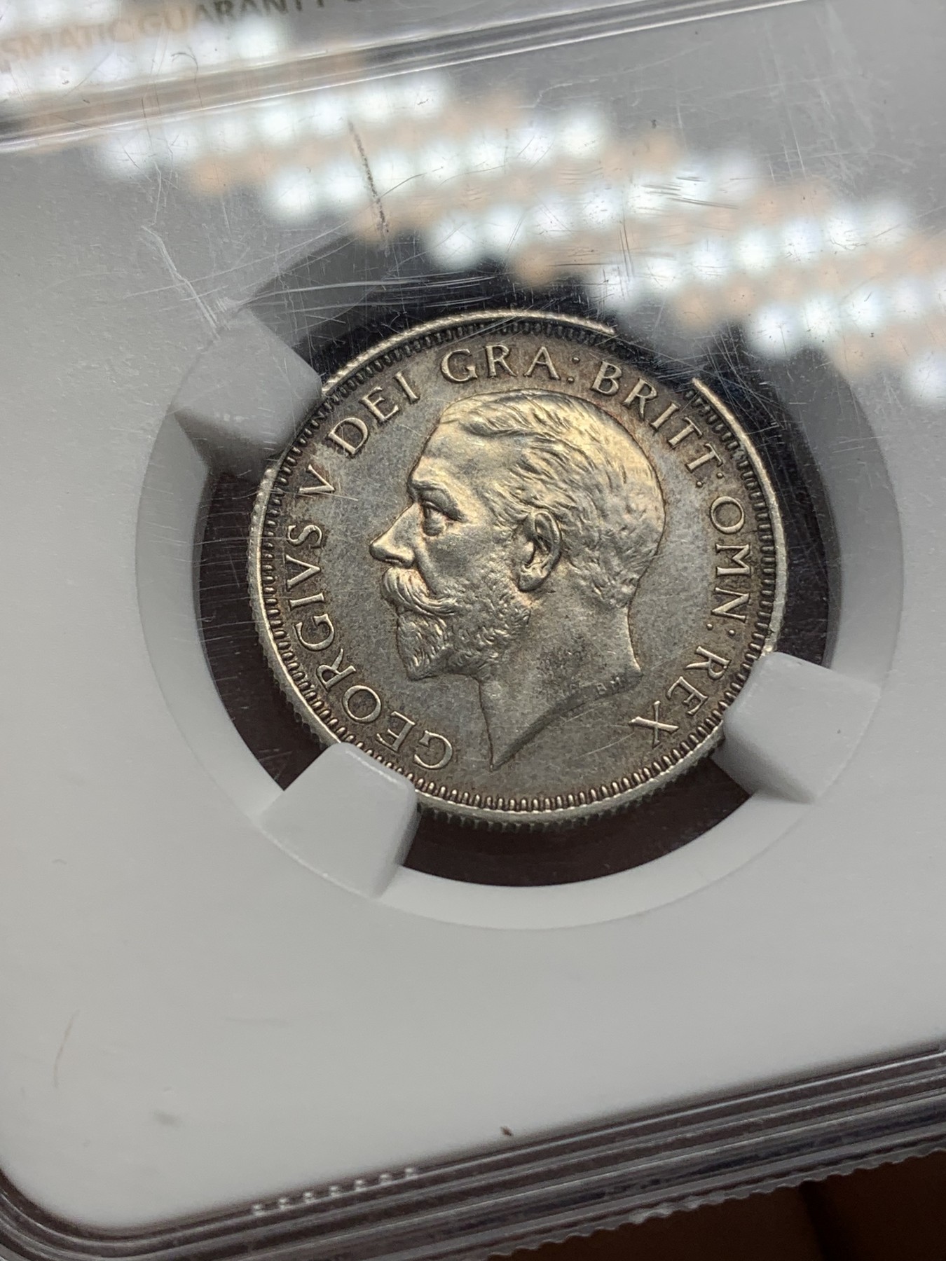 《竞宝斋》第218场-周日，周一 2场 (全场包邮) NGC-PF62 英国 1927年 乔治五世 精制 站狮 1先令银币 深色环彩