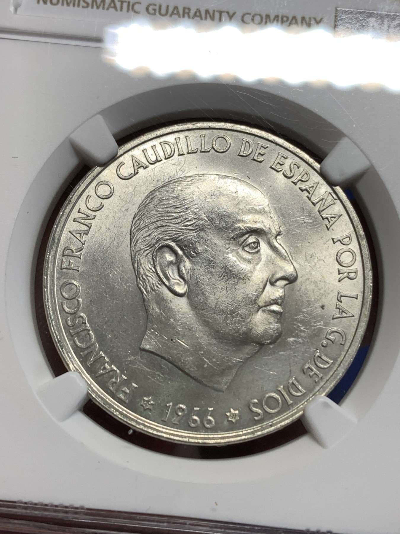 《竞宝斋》第218场-周日，周一 2场 (全场包邮) NGC UNC 西班牙1966佛朗哥100比赛塔银币 69版