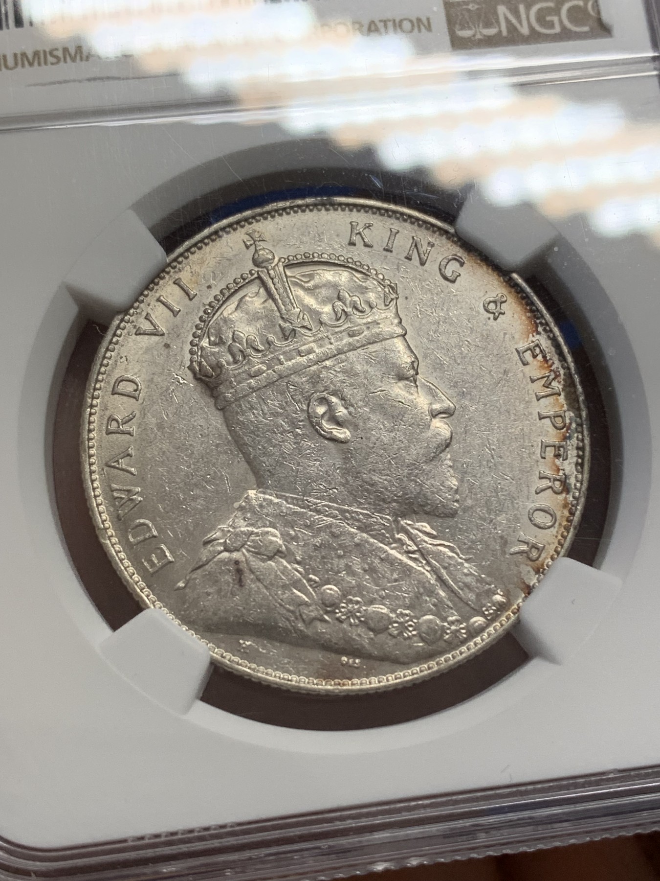 《竞宝斋》第218场-周日，周一 2场 (全场包邮) NGC AU58 英属海峡 1907 爱七 1元 银币 小样版本 底板光洁 值得收藏