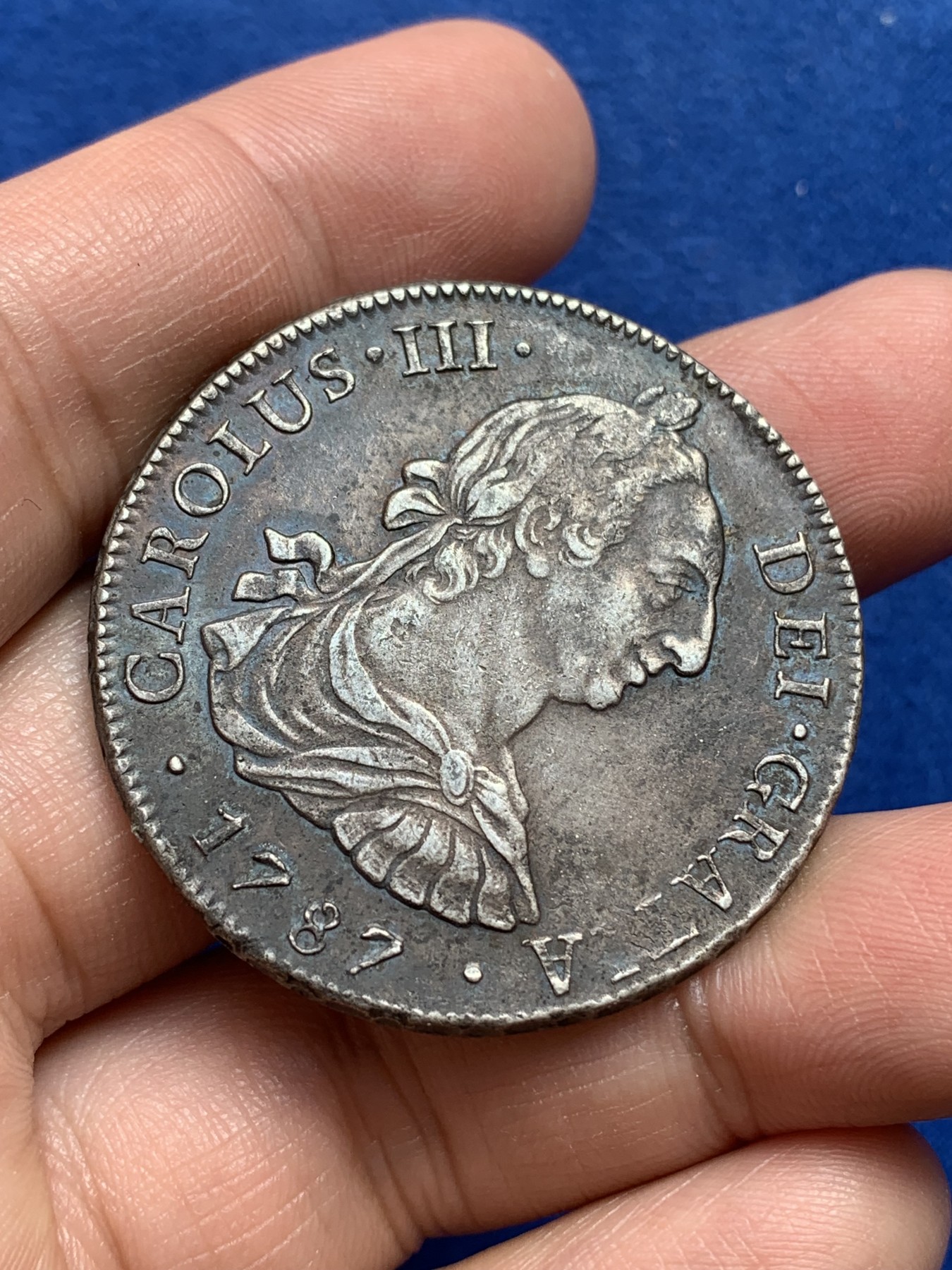 《竞宝斋》第218场-周日，周一 2场 (全场包邮) 秘鲁 1787 卡三 双柱 大银币 双面深彩包浆 背面中间1凹 状态非常好 见图