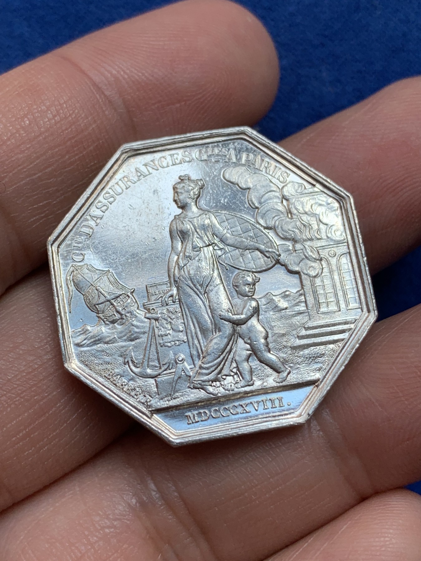 《竞宝斋》第218场-周日，周一 2场 (全场包邮) 法国1845-1860路易十八火灾保险银质八角代币 对角33mm 13.9g unc 边铭复打 手指A