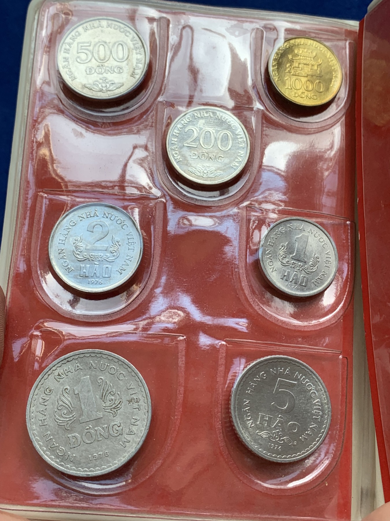 《竞宝斋》第218场-周日，周一 2场 (全场包邮) 越南 7枚装 套币 比较少见的装帧方式 年份 状态 请见图