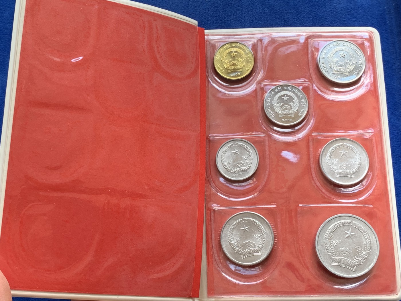 《竞宝斋》第218场-周日，周一 2场 (全场包邮) 越南 7枚装 套币 比较少见的装帧方式 年份 状态 请见图