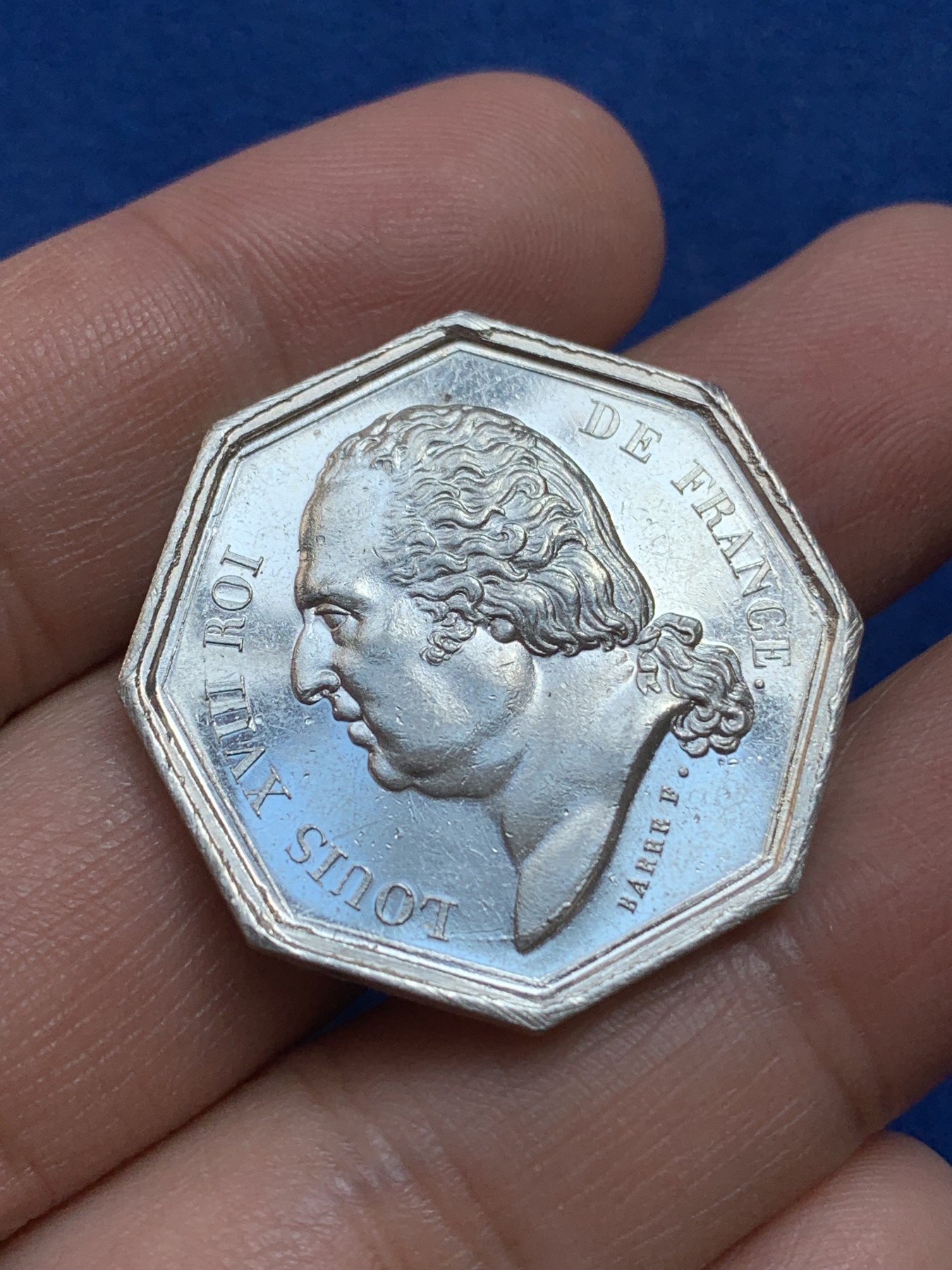 《竞宝斋》第218场-周日，周一 2场 (全场包邮) 法国1845-1860路易十八火灾保险银质八角代币 对角33mm 13.9g unc 边铭复打 手指A