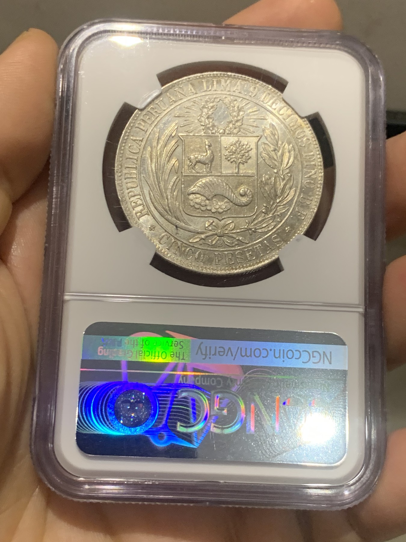 《竞宝斋》第218场-周日，周一 2场 (全场包邮) NGC MS62  1880秘鲁临时政府 单年版 5比塞塔大银币 底光好 细节出众