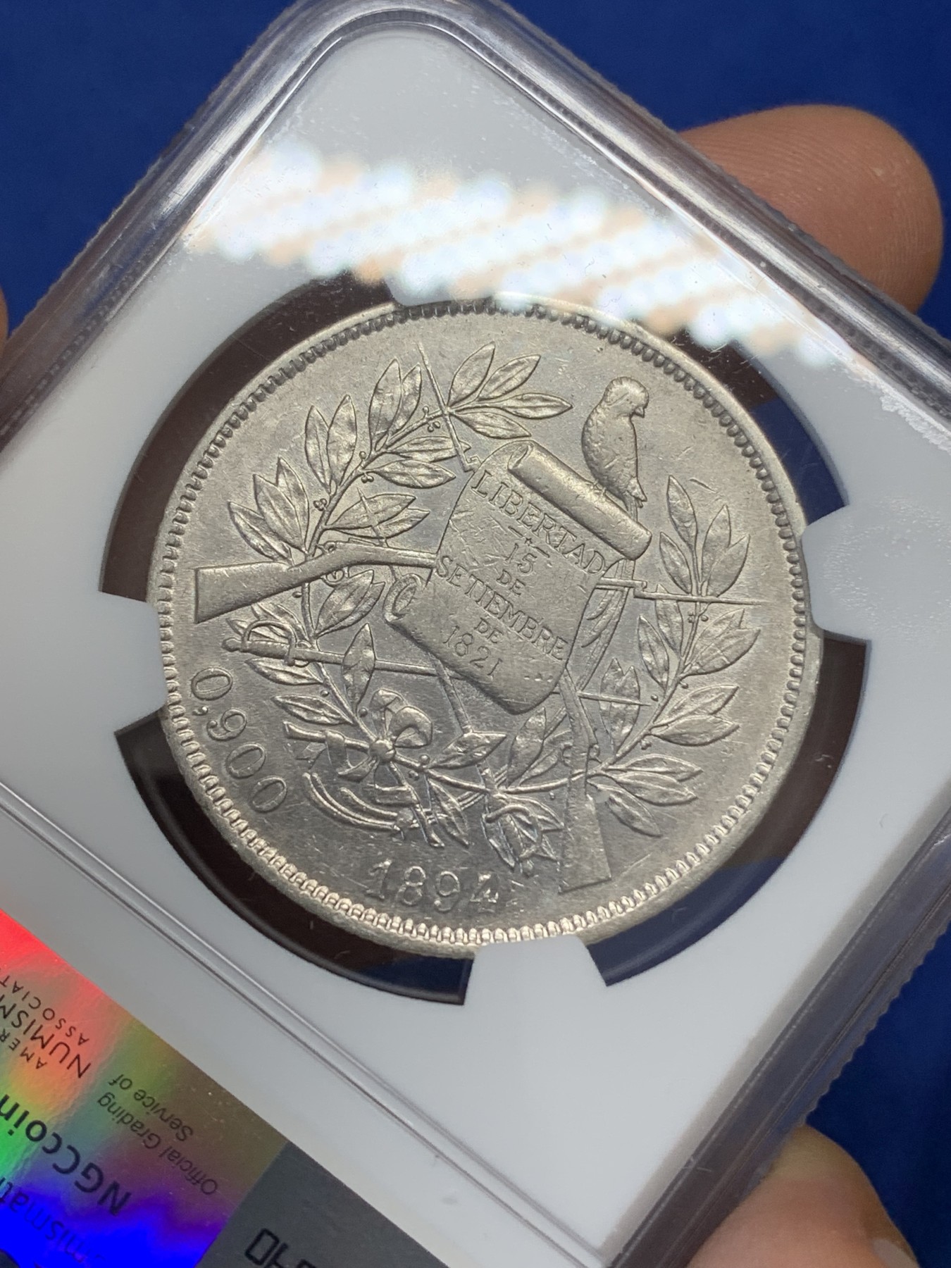 《竞宝斋》第218场-周日，周一 2场 (全场包邮) NGC-XF45 危地马拉 1894年 1比索 银币 中南美大热品种 设计精美