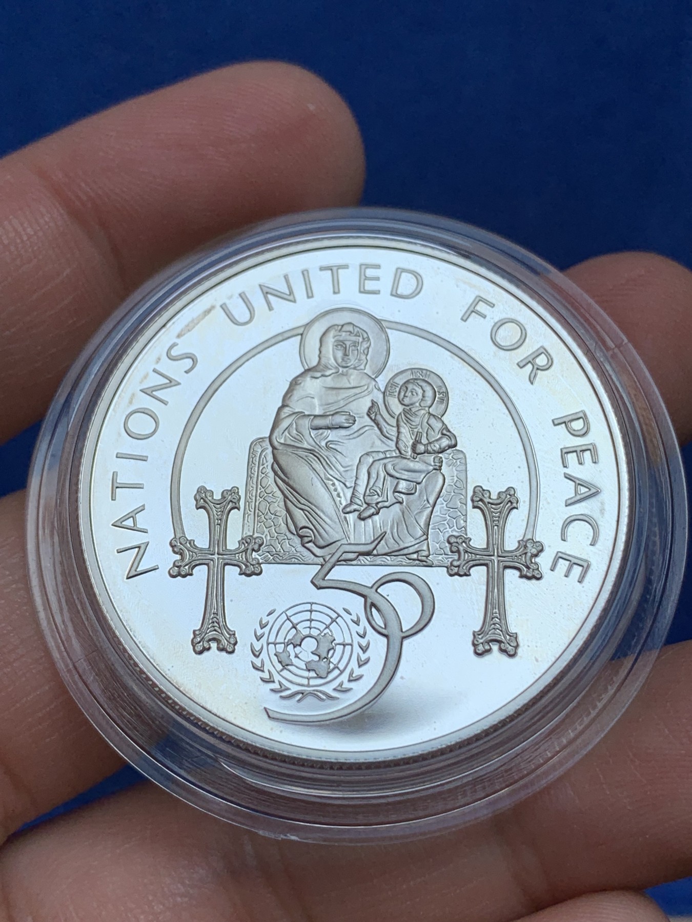 《竞宝斋》第218场-周日，周一 2场 (全场包邮) 亚美尼亚1995年纪念联合国成立50周年100德拉姆银币 925银 28.28克 38.6毫米