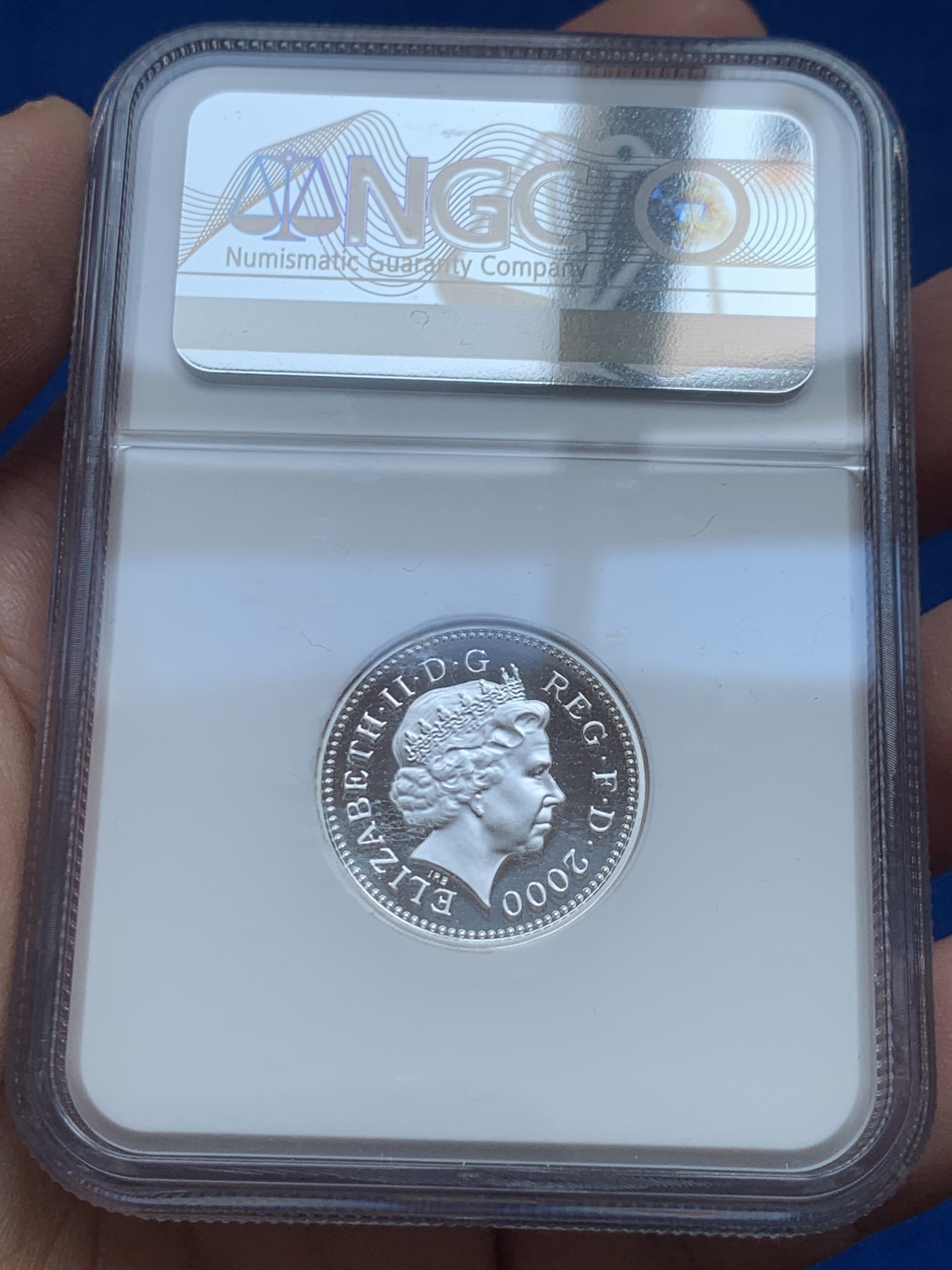 《竞宝斋》第218场-周日，周一 2场 (全场包邮) NGC-PF69UC英国2000年威尔士红龙加厚一英镑银币 造型精美 盒证齐全