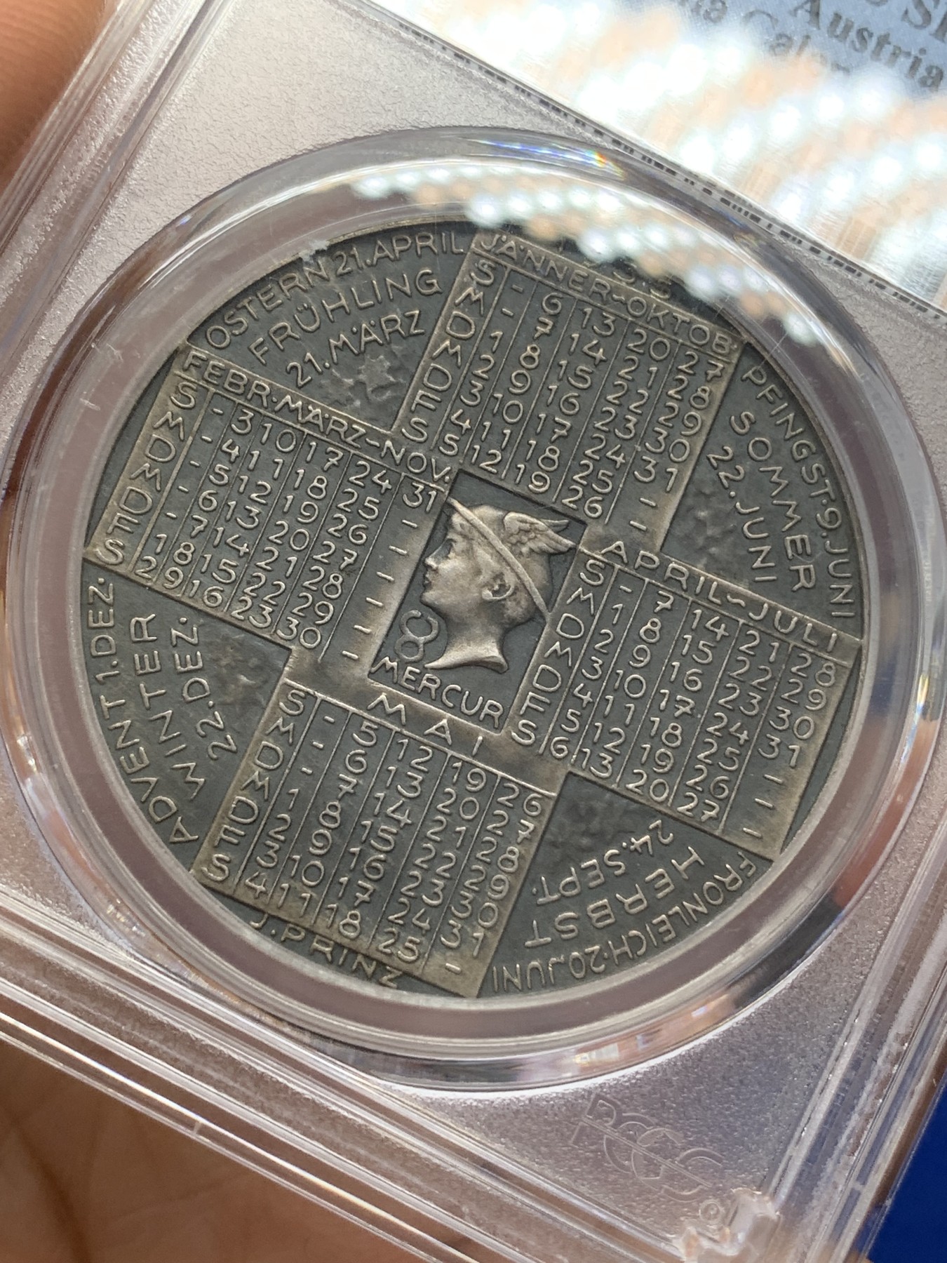 《竞宝斋》第218场-周日，周一 2场 (全场包邮) PCGS SP64 奥地利1935年十二星座日历银章！背面除了有日历，还有12星座。好品少见！