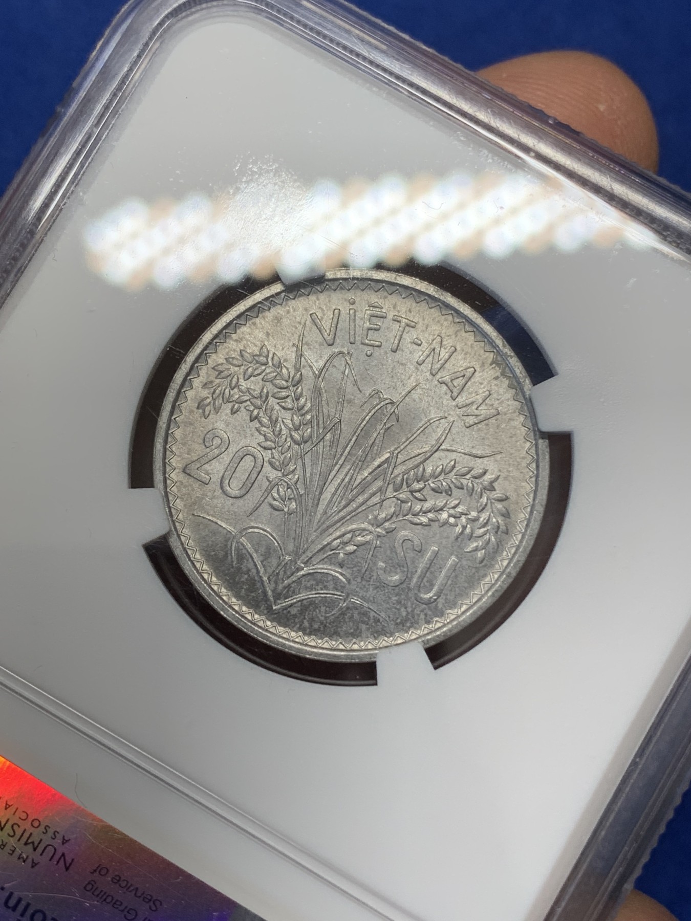 《竞宝斋》第218场-周日，周一 2场 (全场包邮) NGC MS63 越南1953三美女20苏铝币