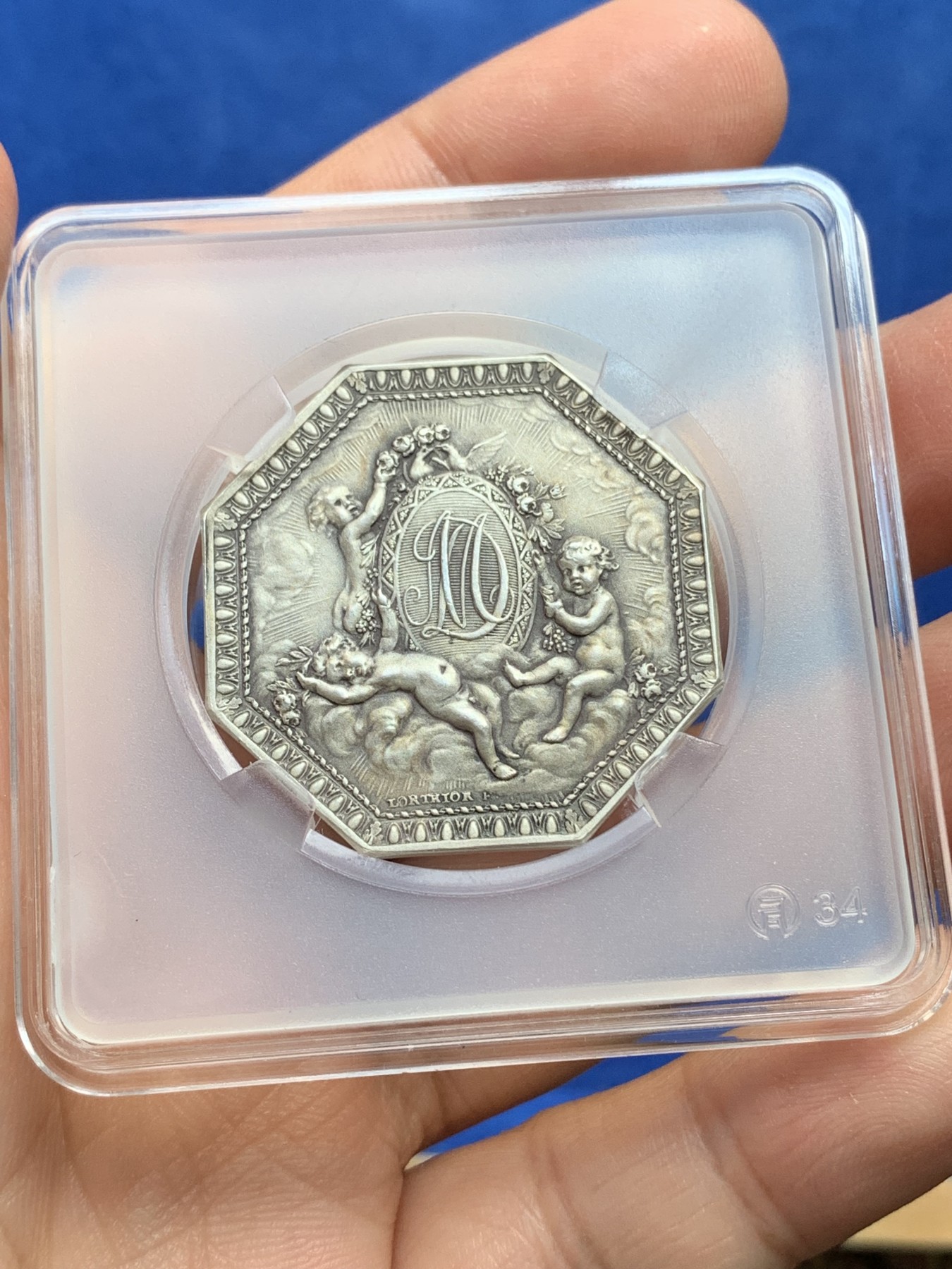 《竞宝斋》第218场-周日，周一 2场 (全场包邮) 法国天使银质婚章八角代币 34mm 16.9g 边铭丰饶角A 品相很好（送小方盒）