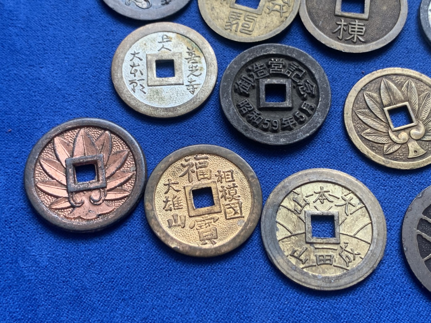 《竞宝斋》第218场-周日，周一 2场 (全场包邮) 日本机制花钱，寺庙祈福钱，上栋钱20枚一组，个别镀银，样式丰富，含少见戏密机制花钱