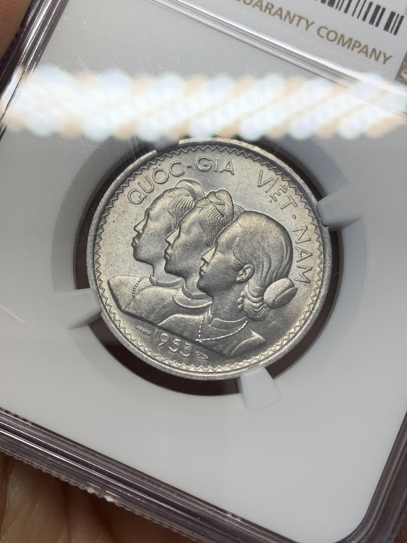 《竞宝斋》第218场-周日，周一 2场 (全场包邮) NGC MS63 越南1953三美女20苏铝币