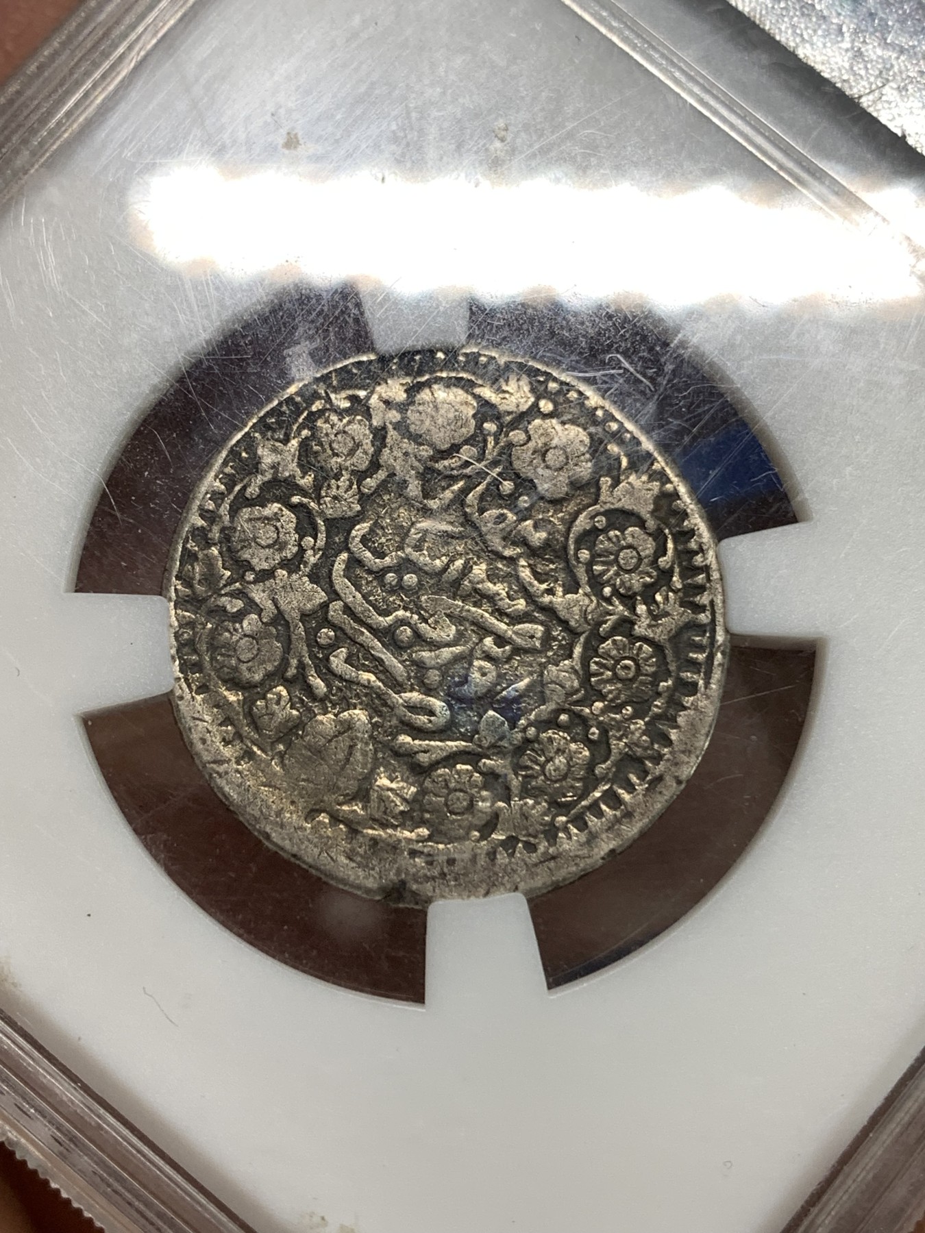 《竞宝斋》第218场-周日，周一 2场 (全场包邮) 保粹评级 XF40 迪化光绪银元贰钱