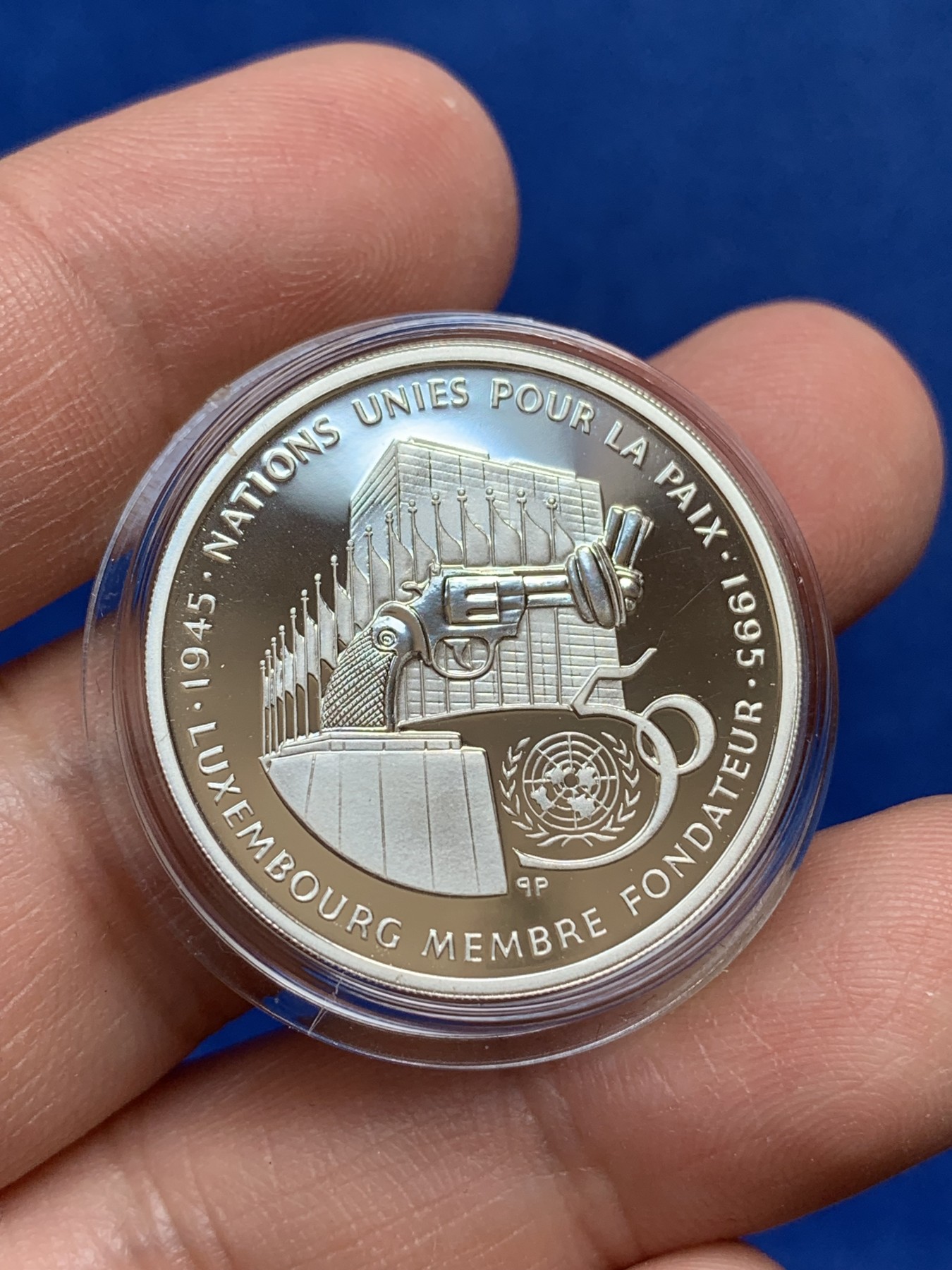 《竞宝斋》第218场-周日，周一 2场 (全场包邮) 卢森堡1995年纪念联合国成立50周年100法郎银币 925银 15.98g 28.40mm