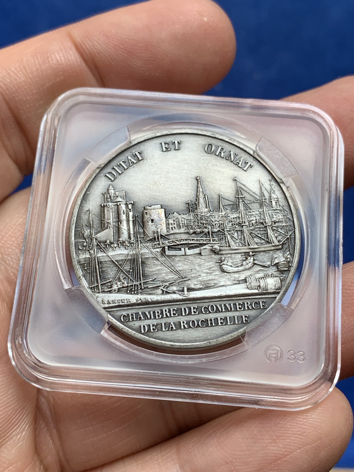 《竞宝斋》第218场-周日，周一 2场 (全场包邮) 法国 拉罗谢尔商会银章 33mm 16.4g 品相很好 铸纹清晰 边铭丰饶角1