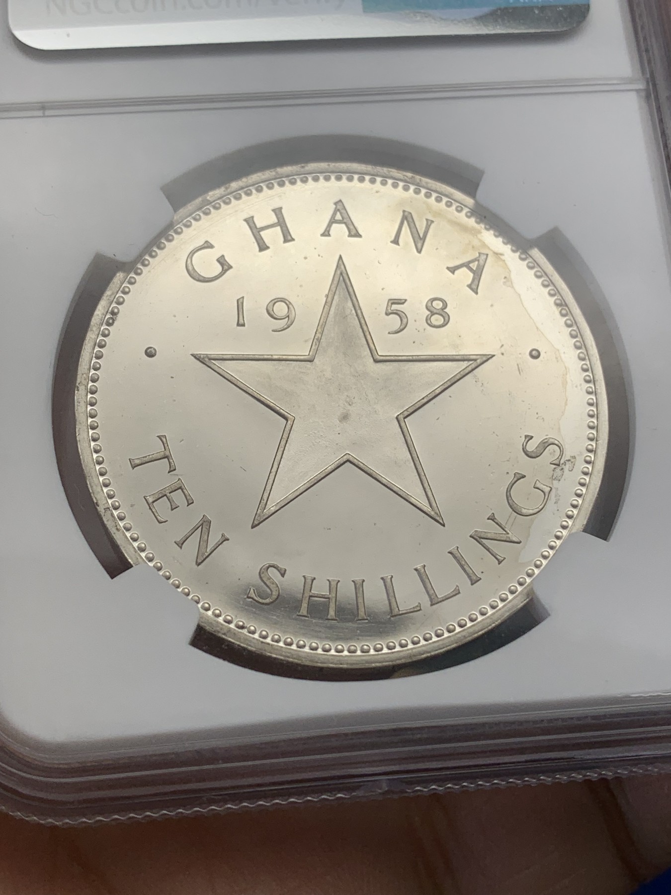 《竞宝斋》第218场-周日，周一 2场 (全场包邮) NGC-PF65 1958年加纳独立10先令大五星精制纪念银币，直径38mm，重28.28克，925银，发行量32691枚。镜面状态精制币，状态极佳，获得更高评分的数目6枚。