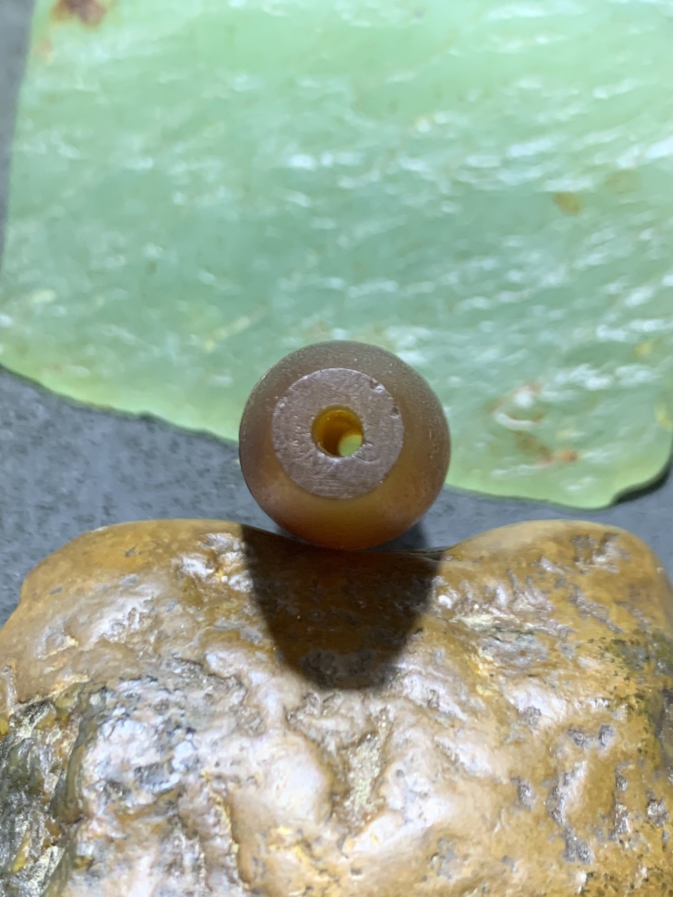 精美亚光高玉化糖料巴西玛瑙手工俏色巧雕荷花大桶珠一个！