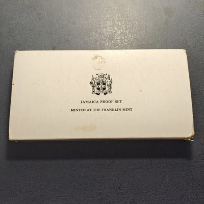 【北京钱博会拍卖周】0起1加-纯粹捡漏拍-262钱博会助力场 - 【稀少】牙买加1982年官方精制套币-含2枚银币41.01克-盒证全-量约1500（克书未标明）