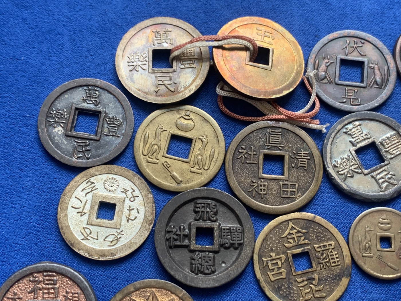 《竞宝斋》第218场-周日，周一 2场 (全场包邮) 日本机制花钱，寺庙祈福钱，上栋钱20枚一组，个别镀银，样式丰富，含少见戏密机制花钱