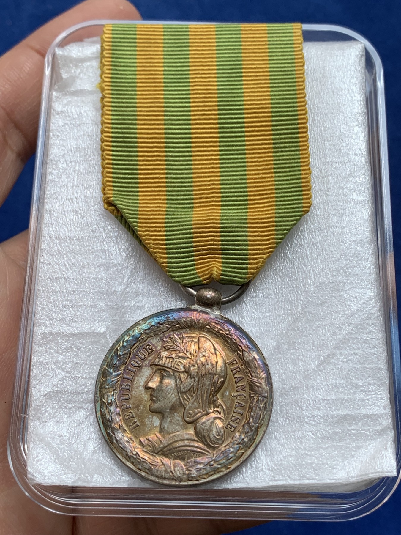 《竞宝斋》第218场-周日，周一 2场 (全场包邮) 法国 1885年 法国远征东京【中法战争】银制奖章 六地名版 镜面五彩包浆