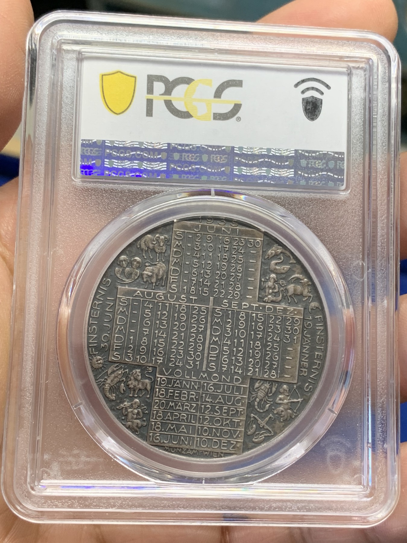 《竞宝斋》第218场-周日，周一 2场 (全场包邮) PCGS SP64 奥地利1935年十二星座日历银章！背面除了有日历，还有12星座。好品少见！