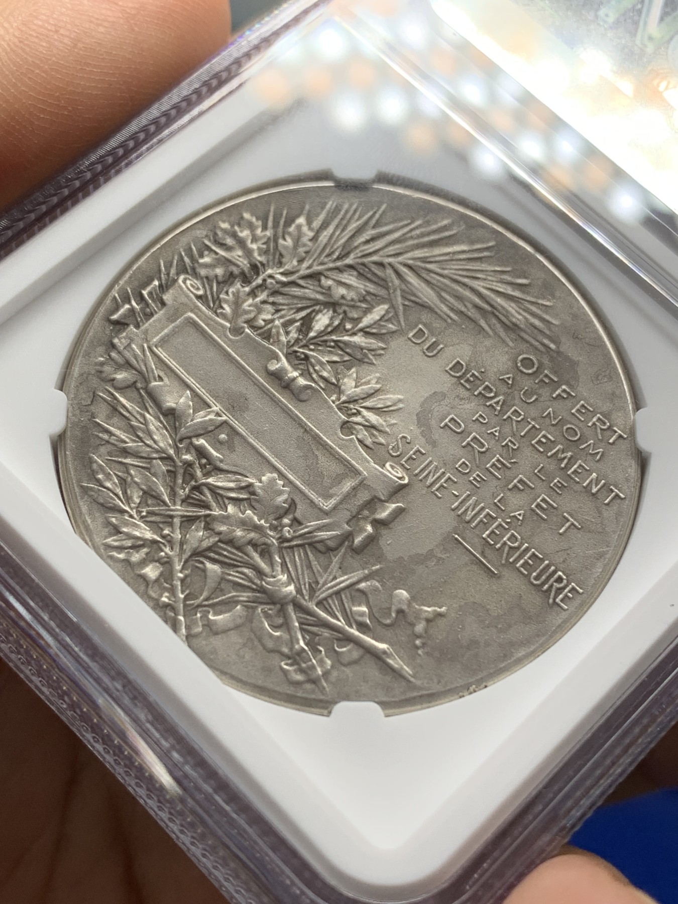 《竞宝斋》第218场-周日，周一 2场 (全场包邮) NGC-MS62 法国Roty自由帽塞纳河下银章 加厚盒