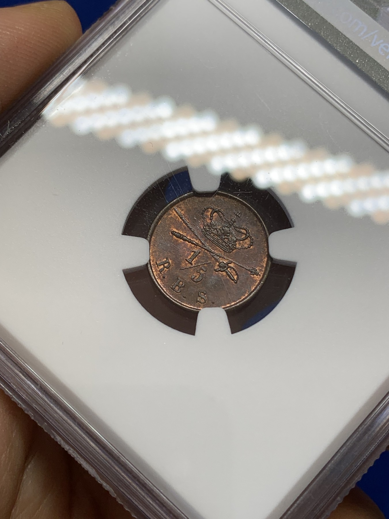 《竞宝斋》第218场-周日，周一 2场 (全场包邮) NGC-MS64BN 1842年丹麦1/5斯基林铜币，十分稀少品种，64分高分。状态非常好。