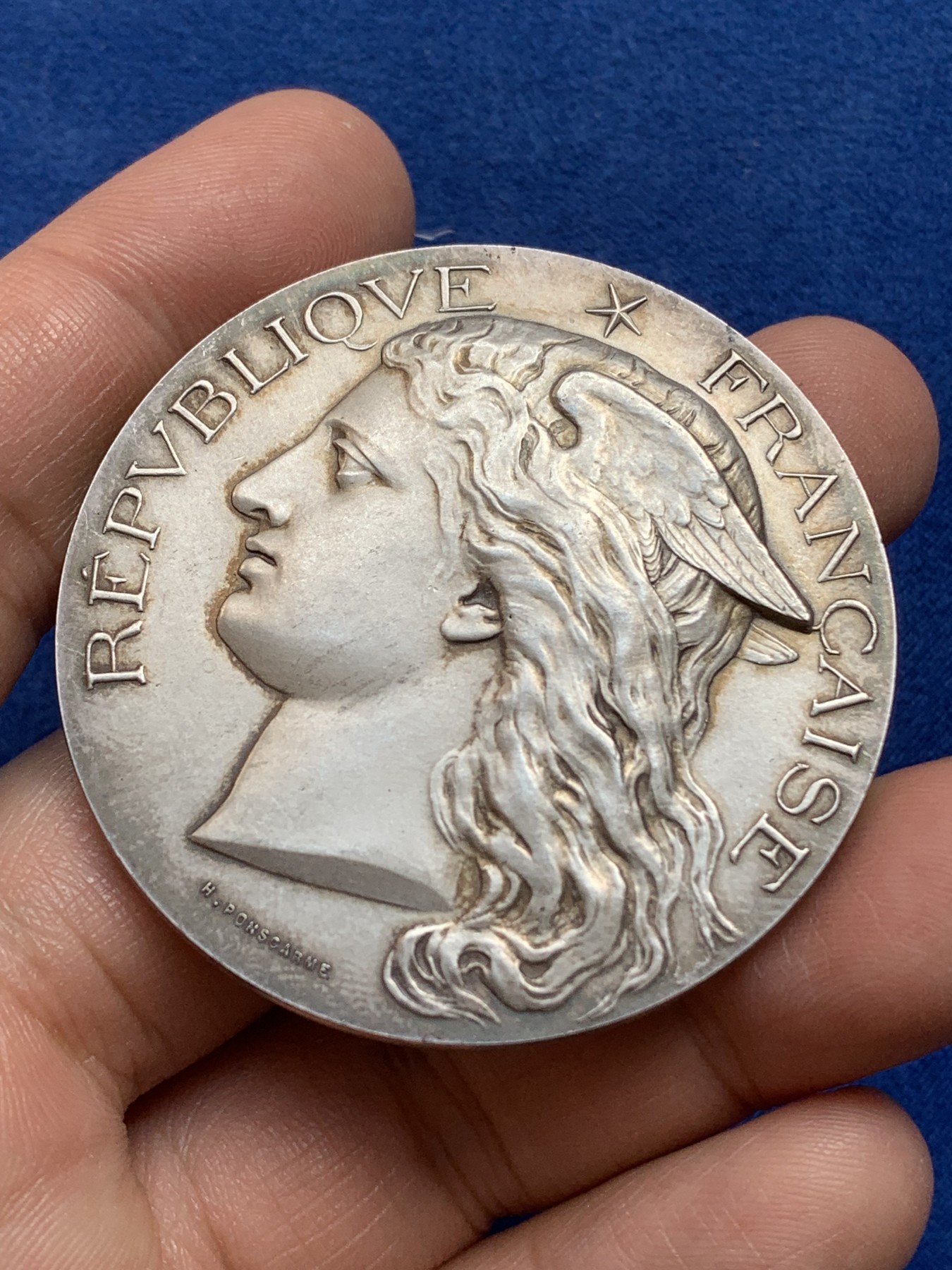 《竞宝斋》第218场-周日，周一 2场 (全场包邮) 1898墨丘利医学蛇大银章 50.4mm 68.3g 自然氧化 品相不错 边铭 丰饶角A(少见)