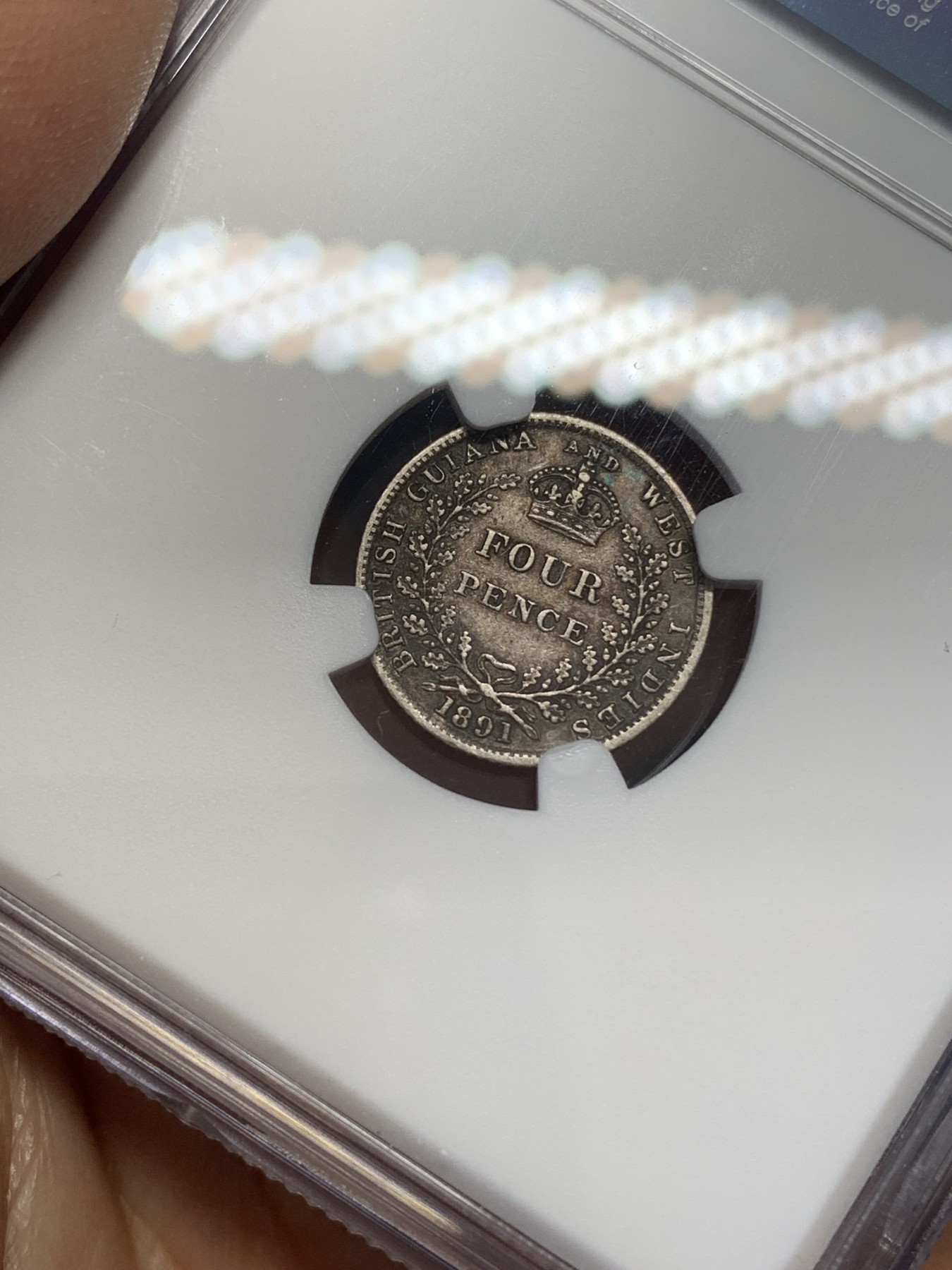 《竞宝斋》第218场-周日，周一 2场 (全场包邮) NGC XF 1891年 英属圭亚那小维4便士银币 老包浆环彩 AU的高点细节 明显低评错杀