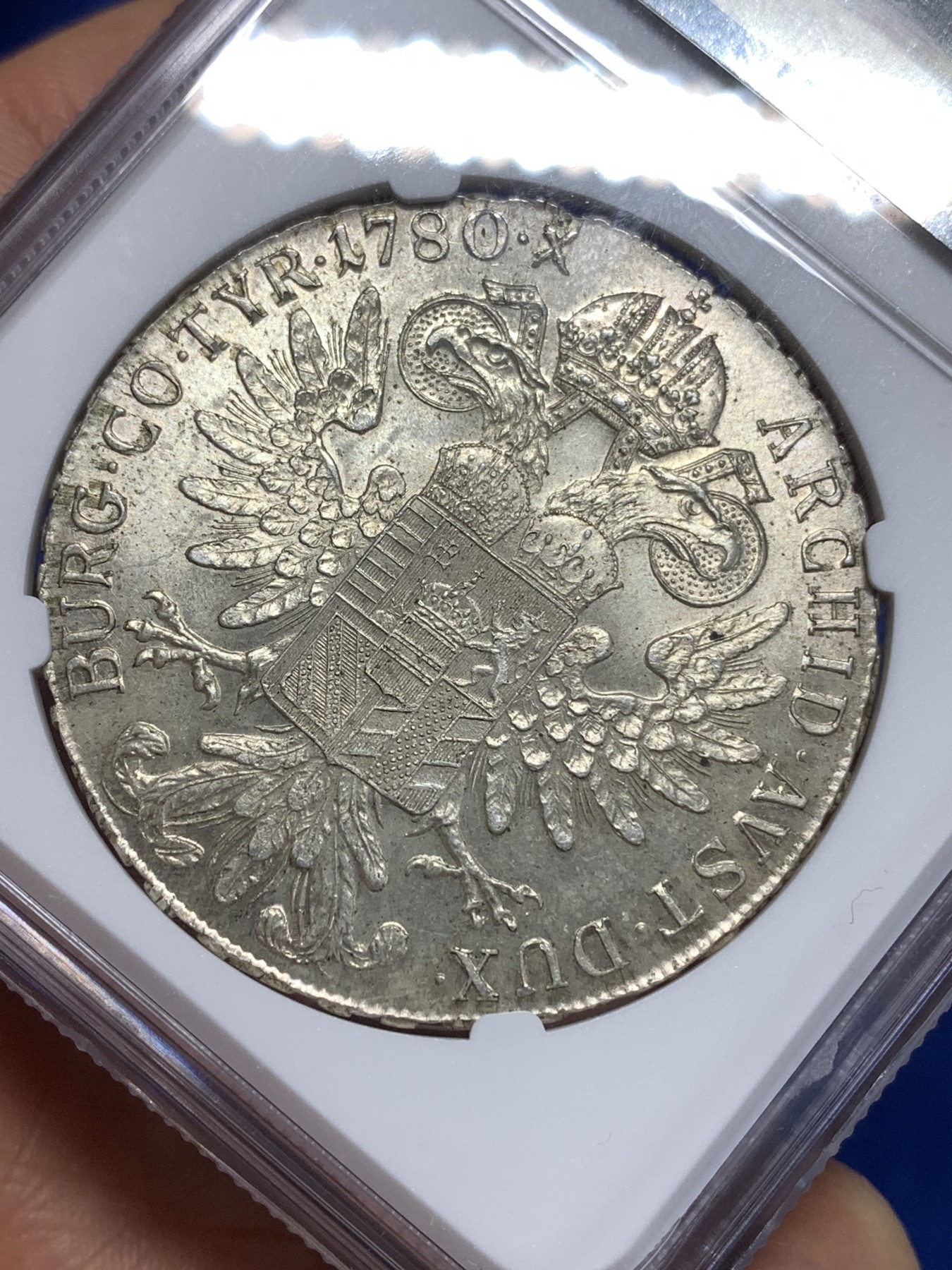 《竞宝斋》第218场-周日，周一 2场 (全场包邮) NGC-MS64 1780年奥地利大奶妈1泰勒银币，后铸，淡黄色包浆十分精美。