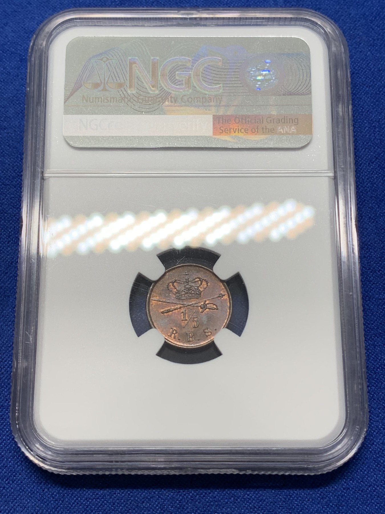 《竞宝斋》第218场-周日，周一 2场 (全场包邮) NGC-MS64BN 1842年丹麦1/5斯基林铜币，十分稀少品种，64分高分。状态非常好。